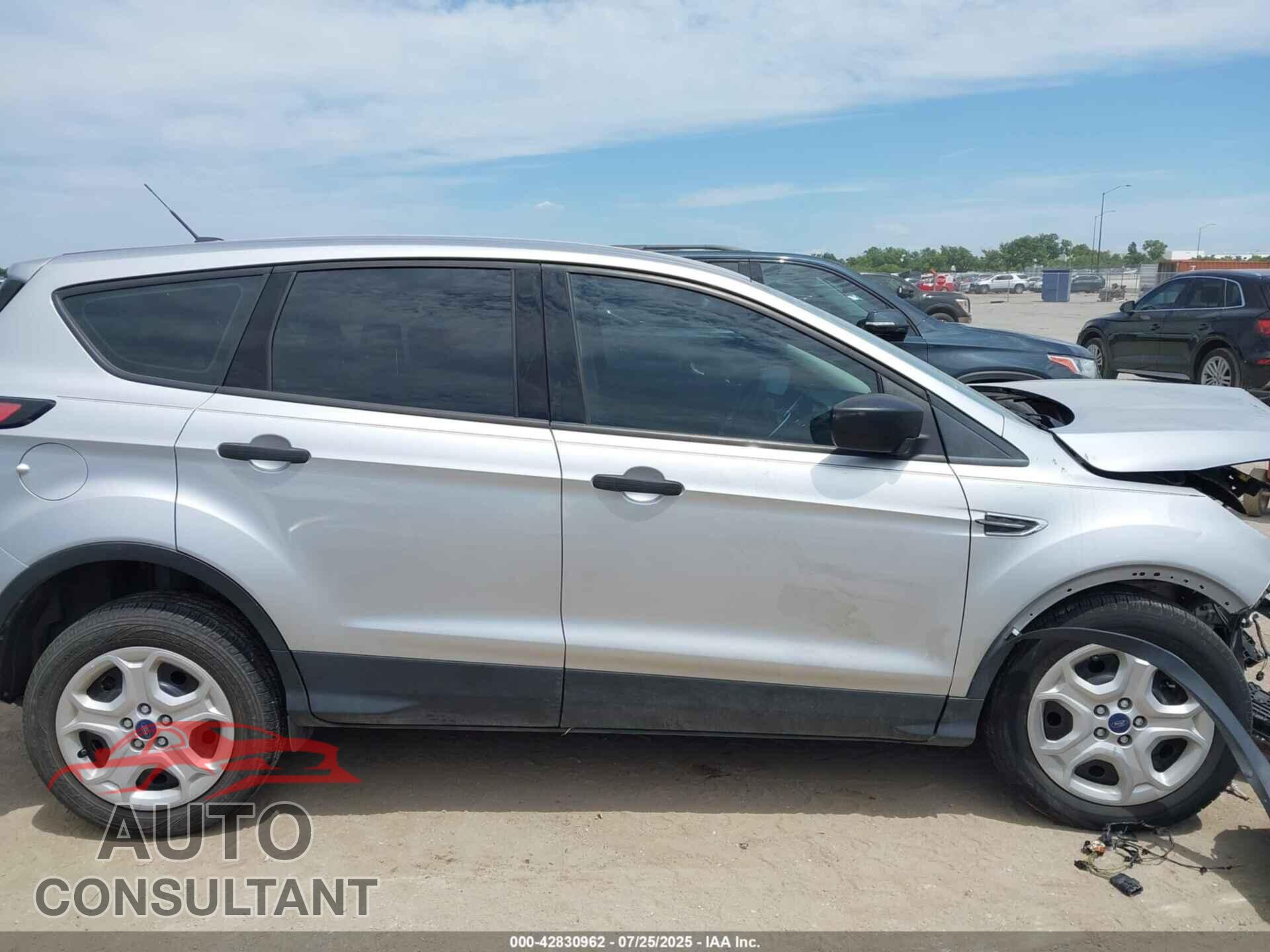 FORD ESCAPE 2017 - 1FMCU0F75HUE94216