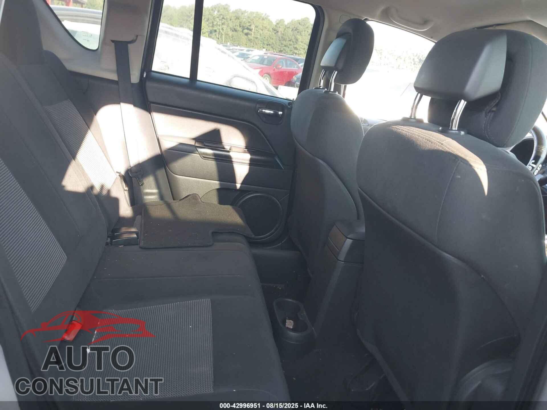 JEEP COMPASS 2011 - 1J4NT1FB5BD137744