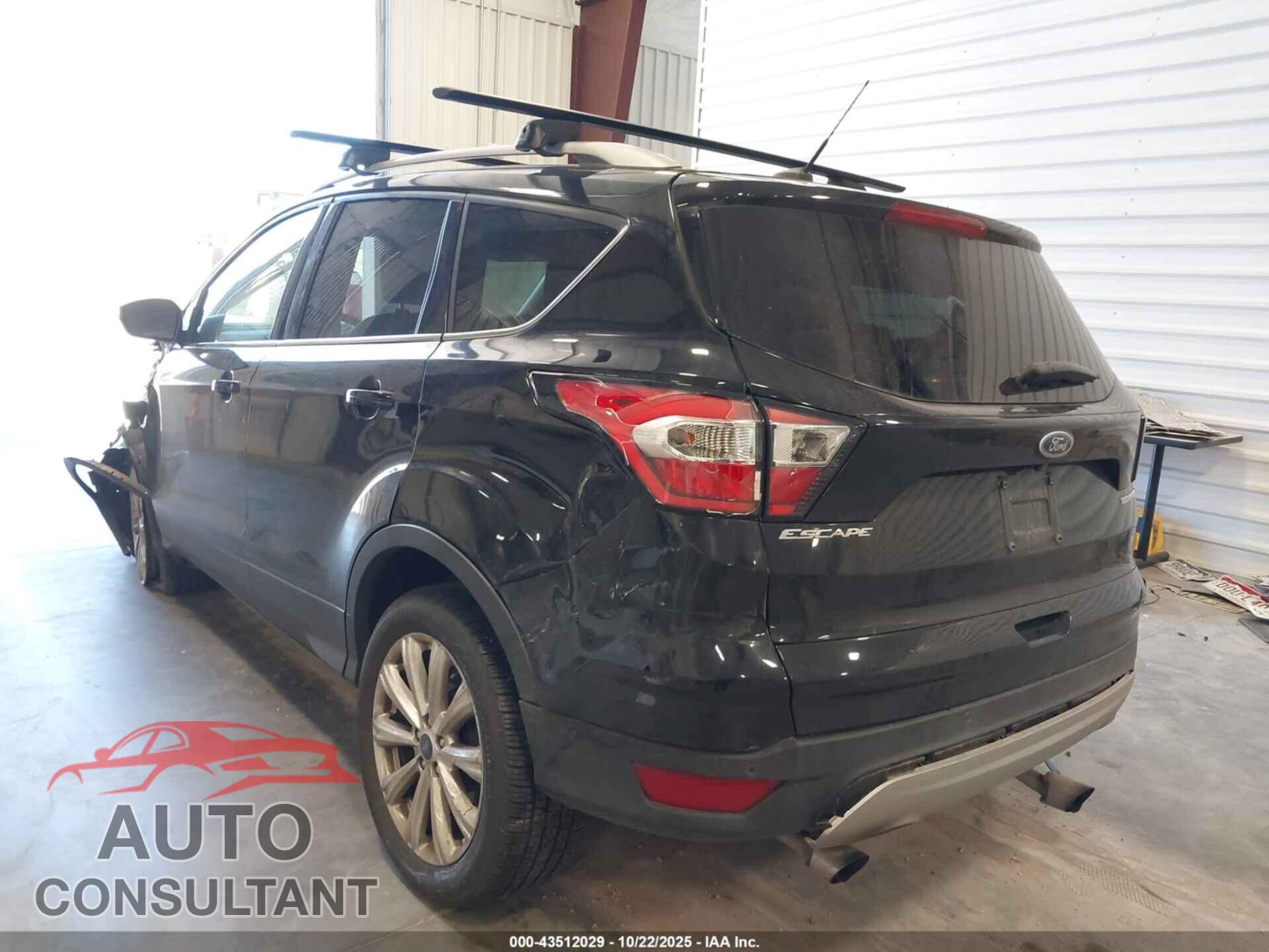 FORD ESCAPE 2017 - 1FMCU9JD8HUC82170