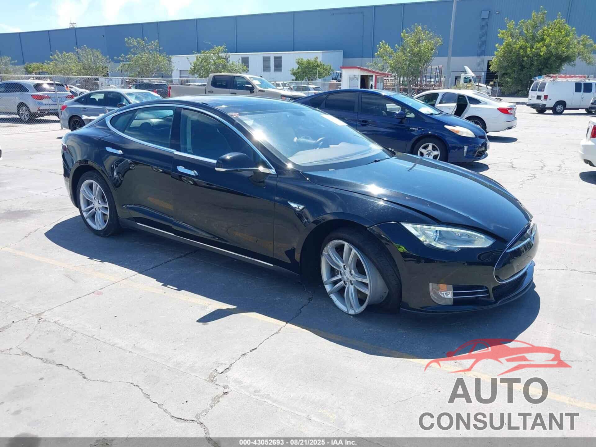 TESLA MODEL S 2014 - 5YJSA1H15EFP32383