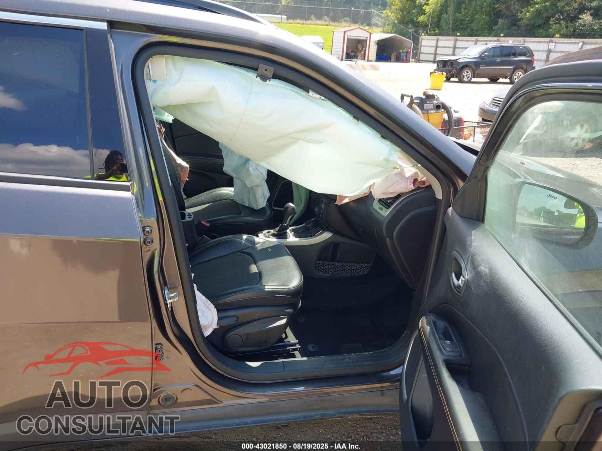 JEEP COMPASS 2020 - 3C4NJDBB7LT100712