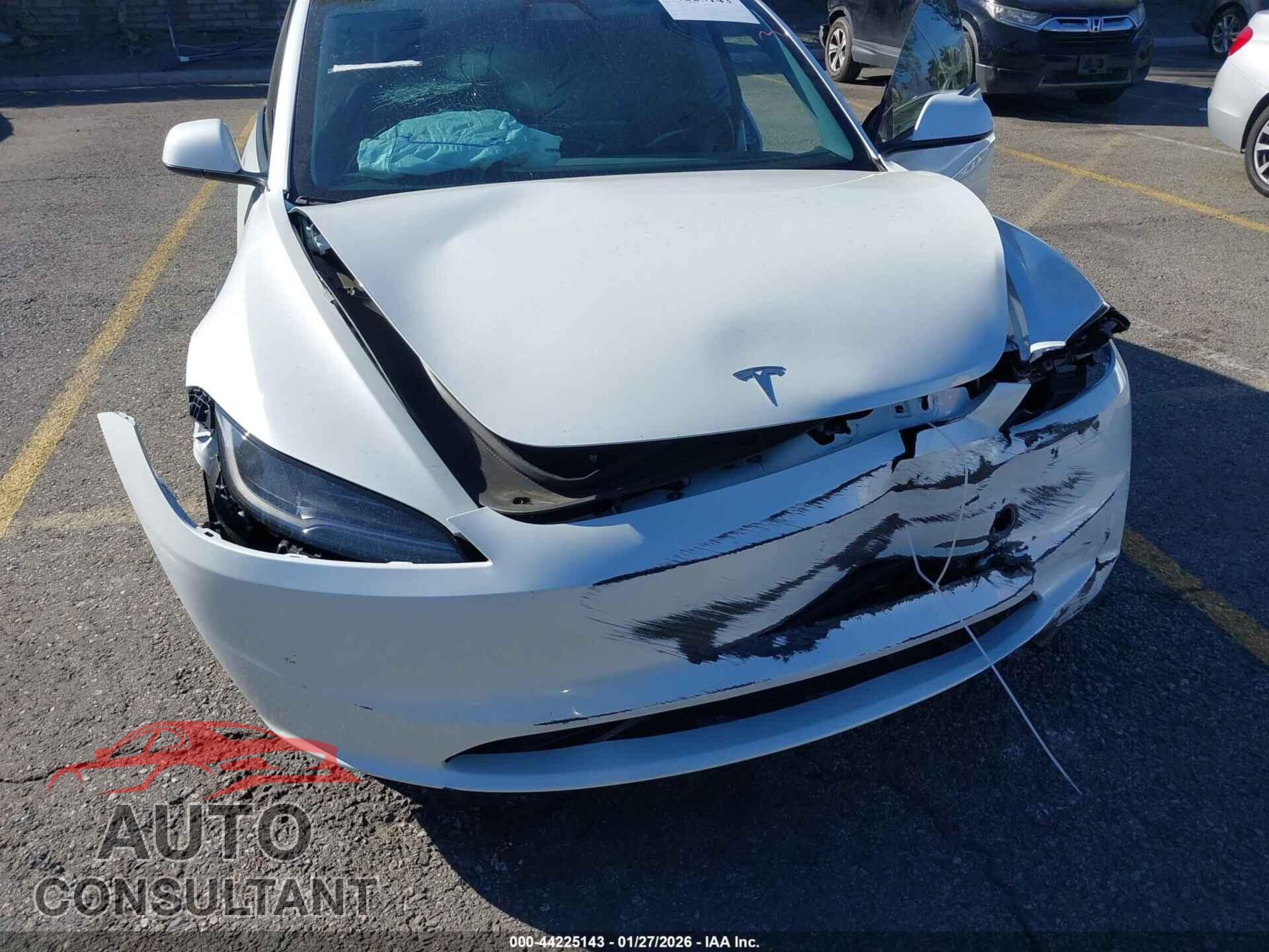 TESLA MODEL 3 2025 - 5YJ3E1EA2SF909237