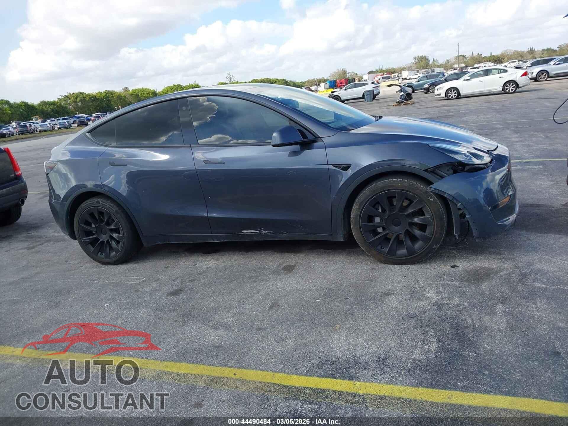 TESLA MODEL Y 2022 - 7SAYGDEE4NF426196