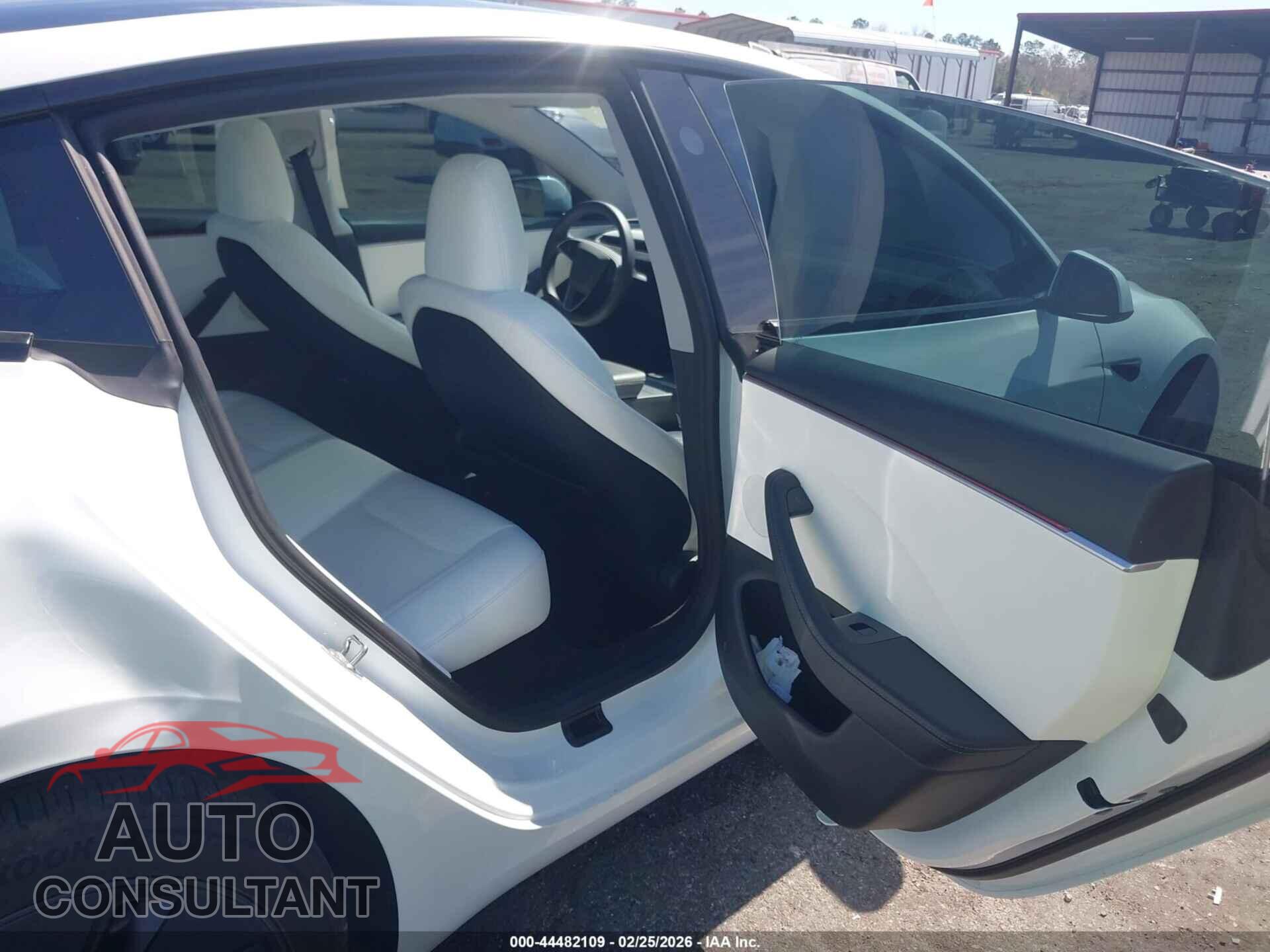 TESLA MODEL 3 2024 - 5YJ3E1EA1RF794589