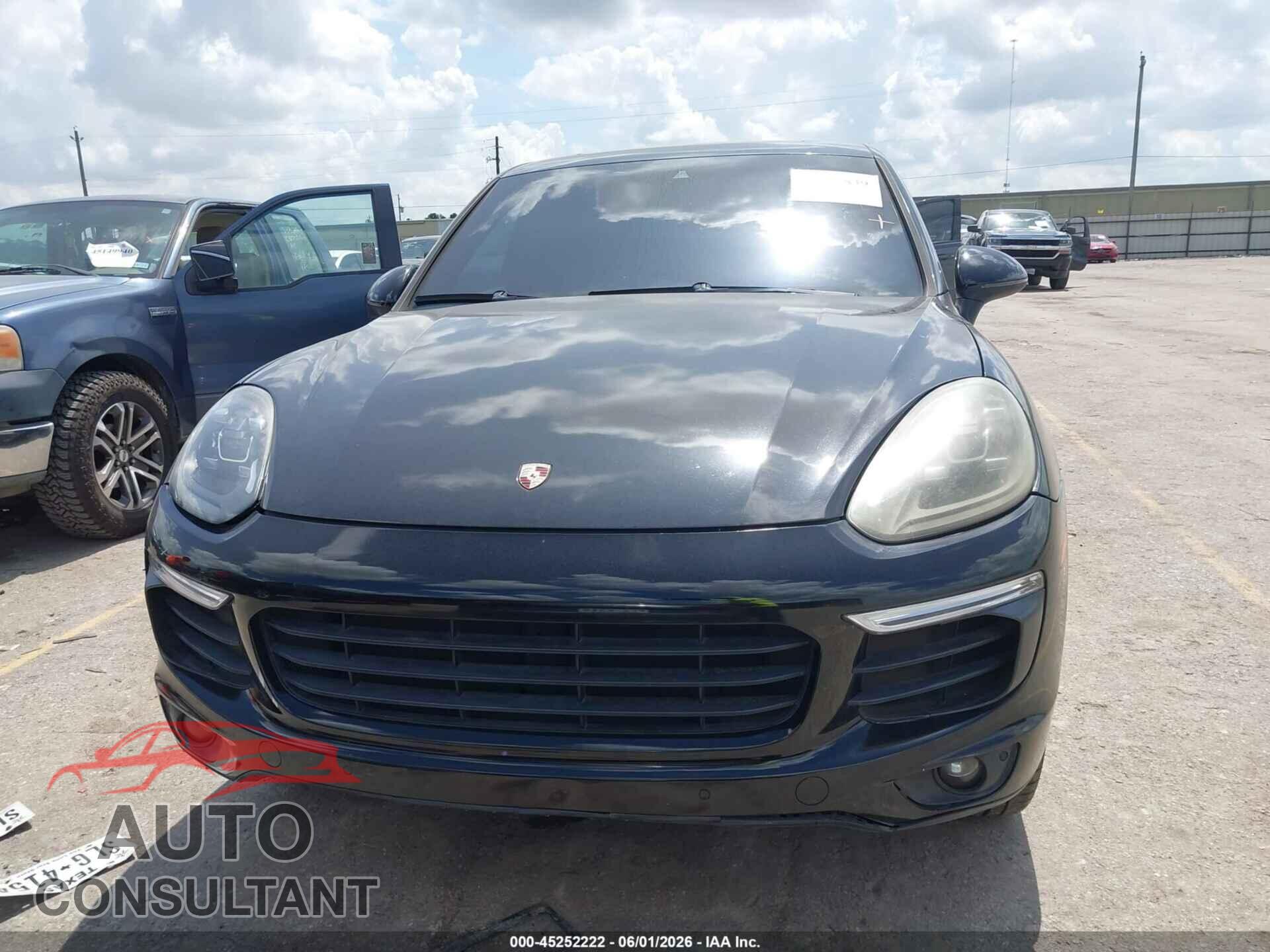 PORSCHE CAYENNE 2018 - WP1AA2A29JKA00497