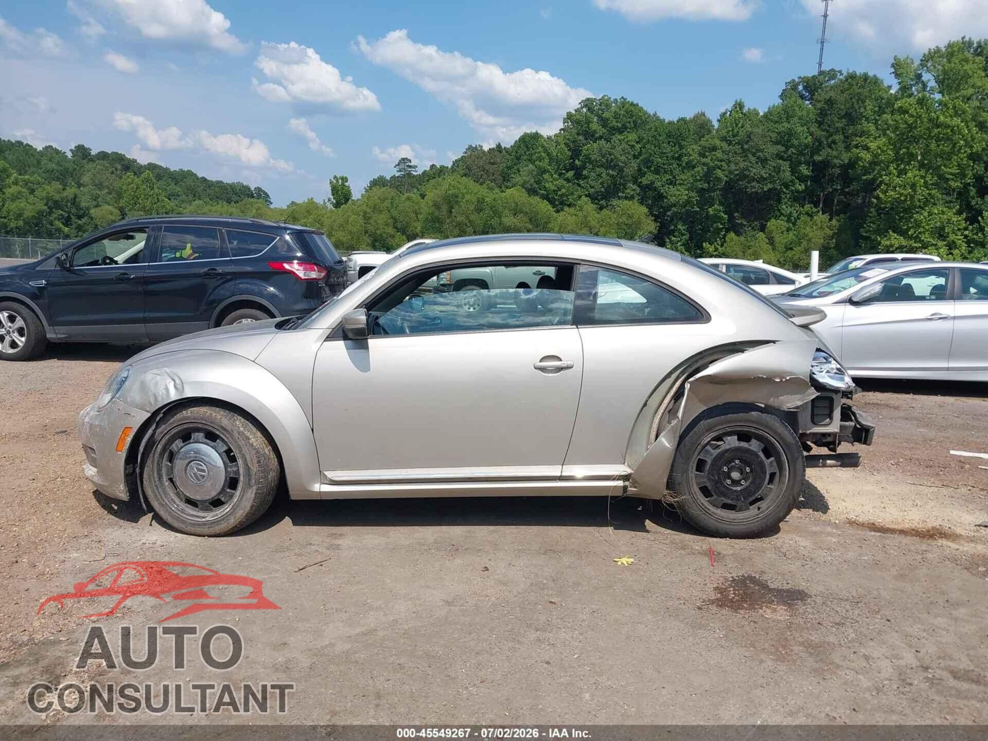 VOLKSWAGEN BEETLE 2013 - 3VWJX7AT7DM664507