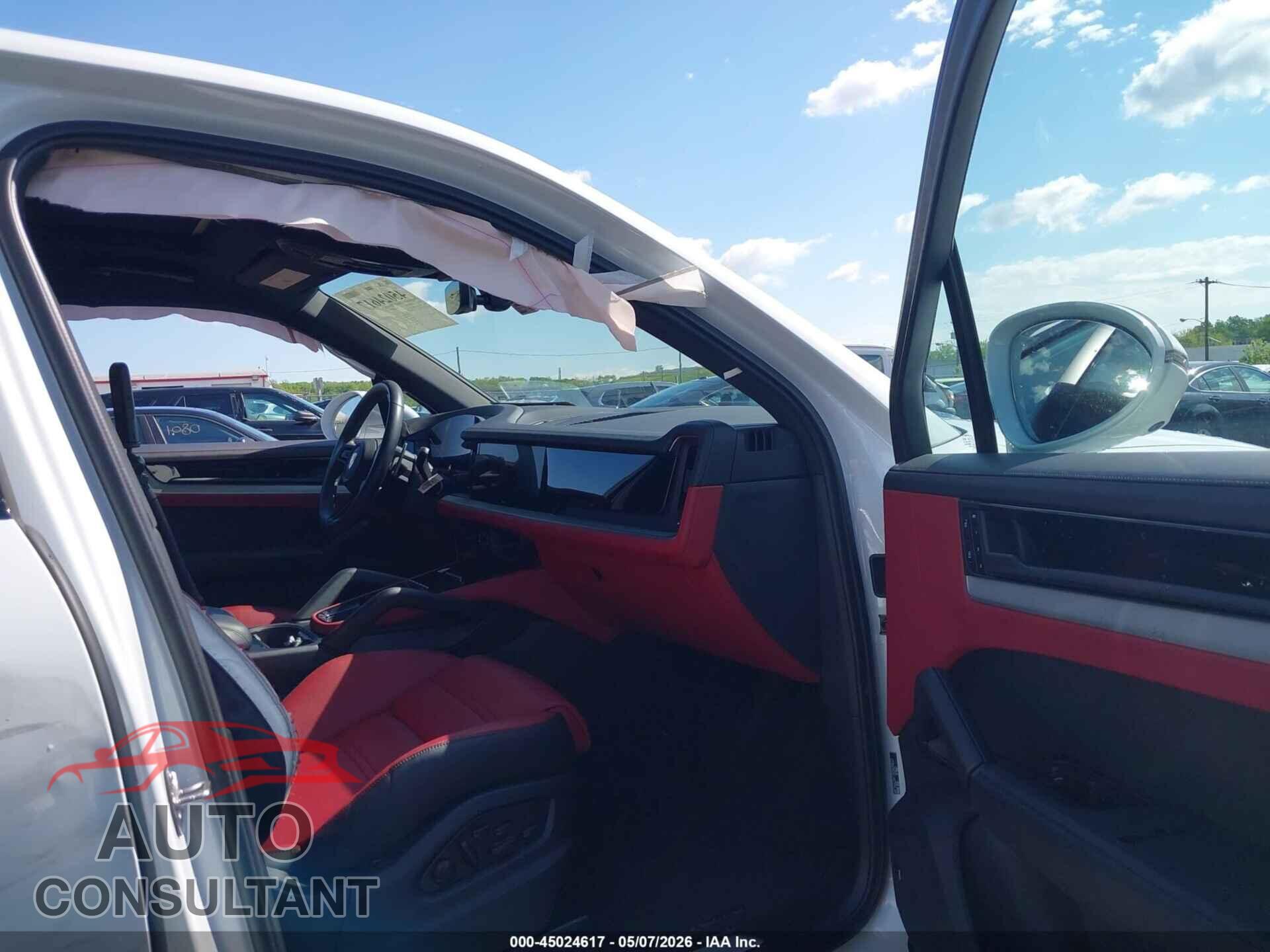 PORSCHE CAYENNE 2024 - WP1AA2AY1RDA09537