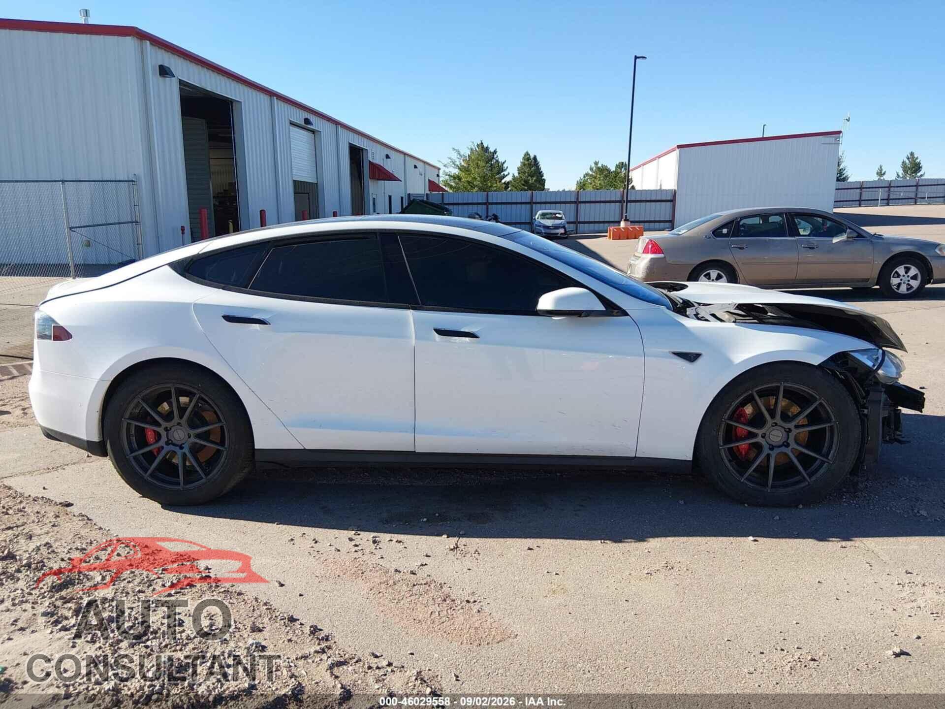 TESLA MODEL S 2015 - 5YJSA1E48FF117259