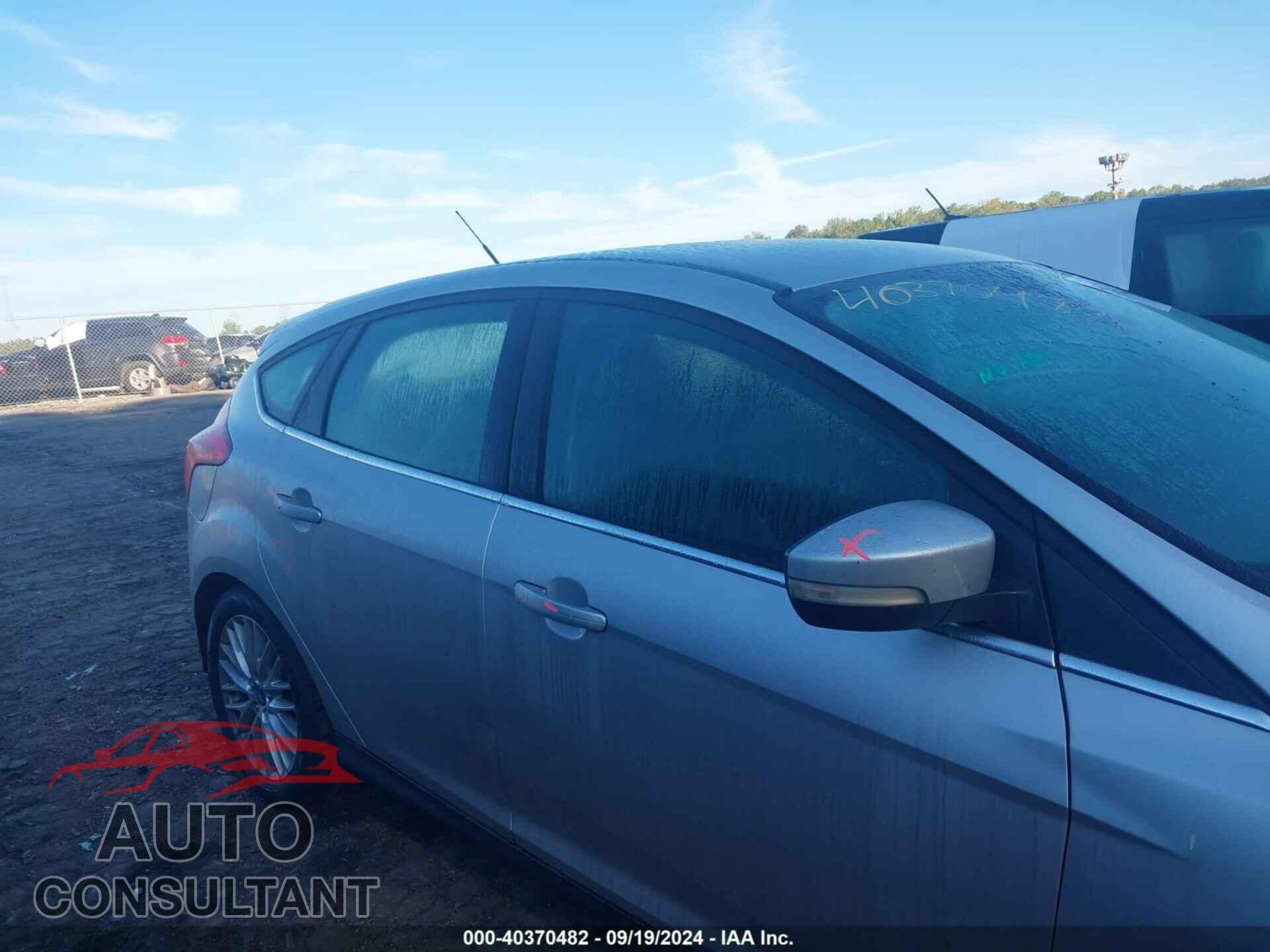 FORD FOCUS 2012 - 1FAHP3M28CL332630