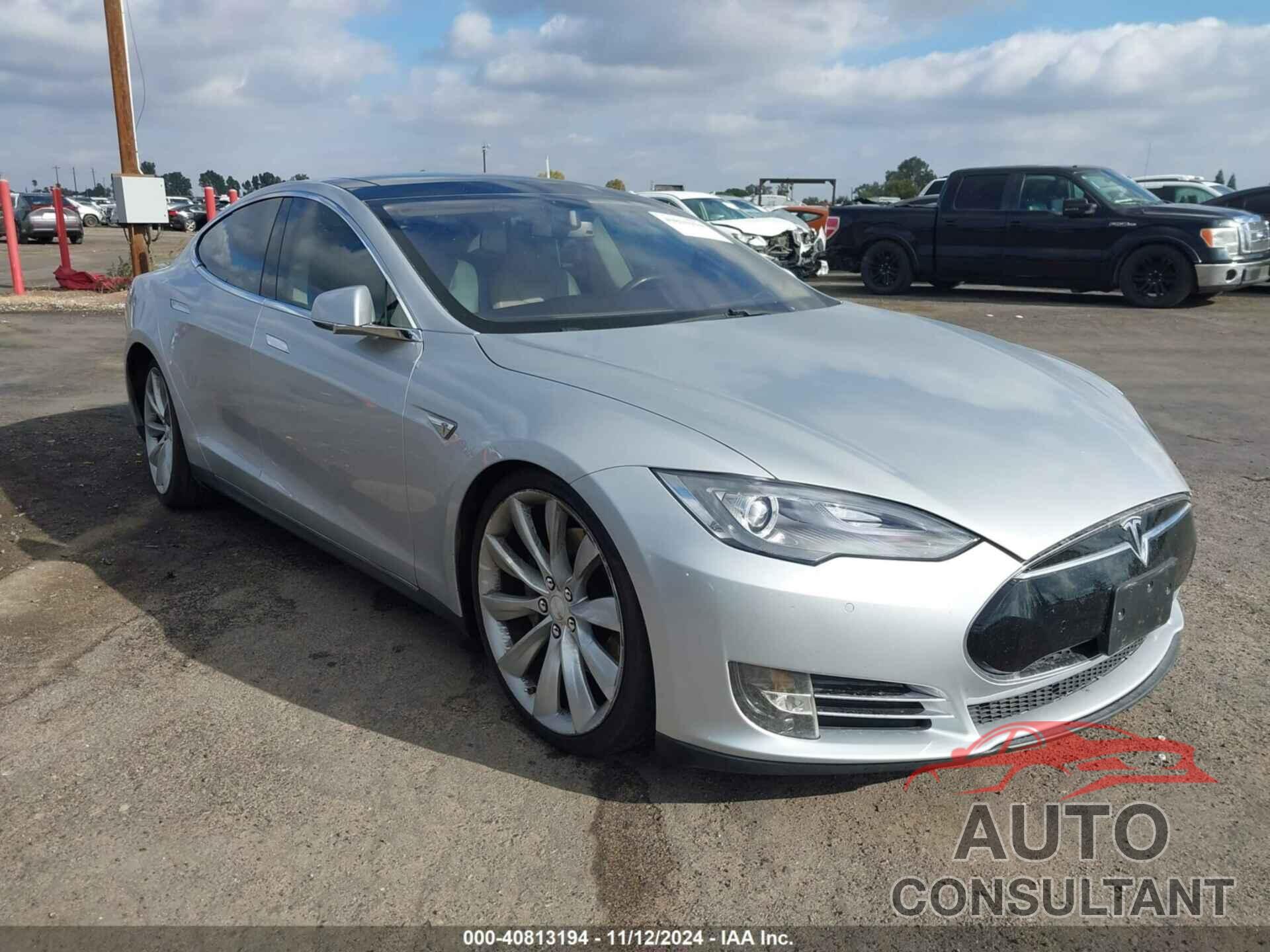 TESLA MODEL S 2013 - 5YJSA1CN9DFP28152