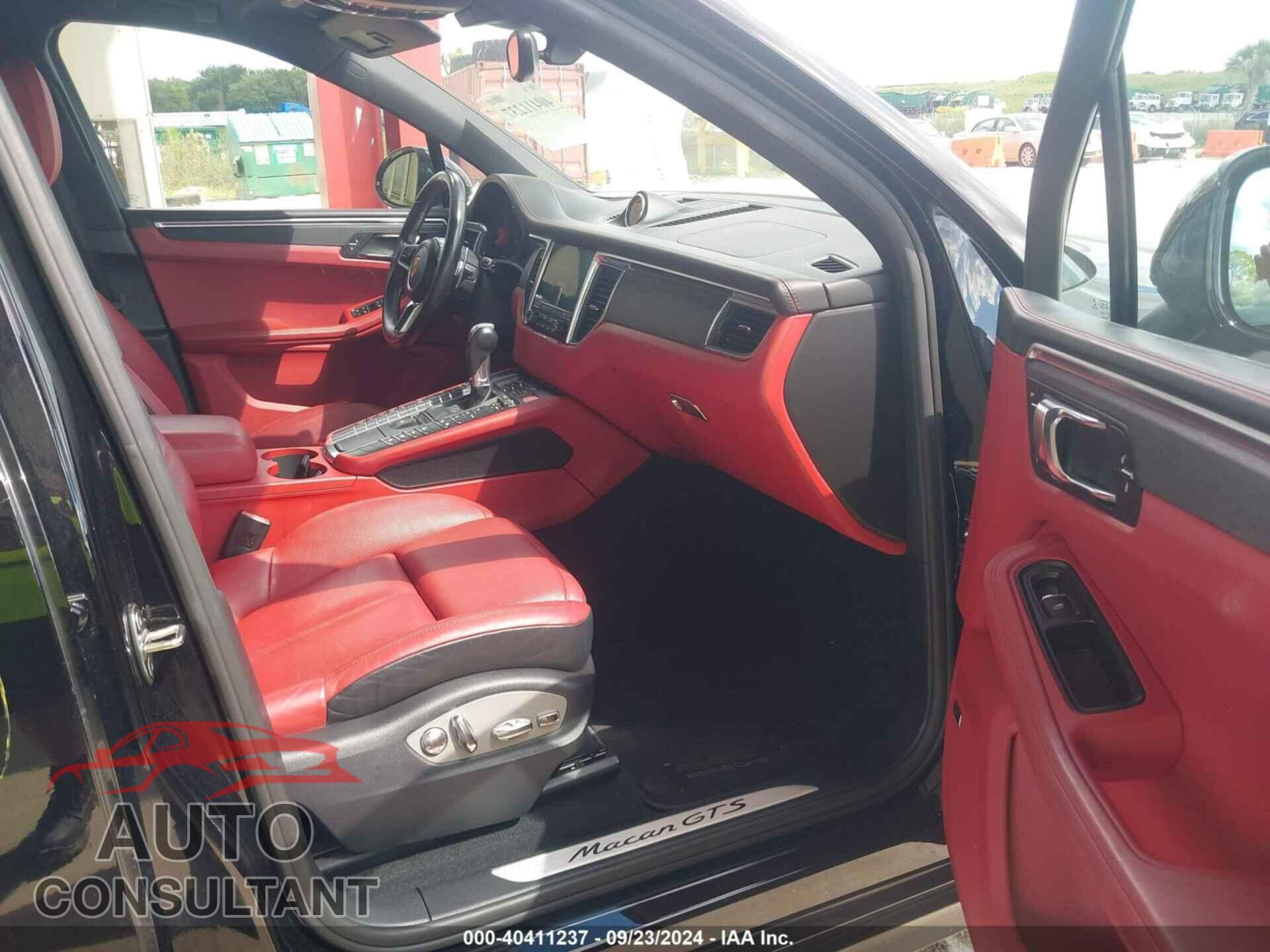 PORSCHE MACAN 2018 - WP1AG2A59JLB62360
