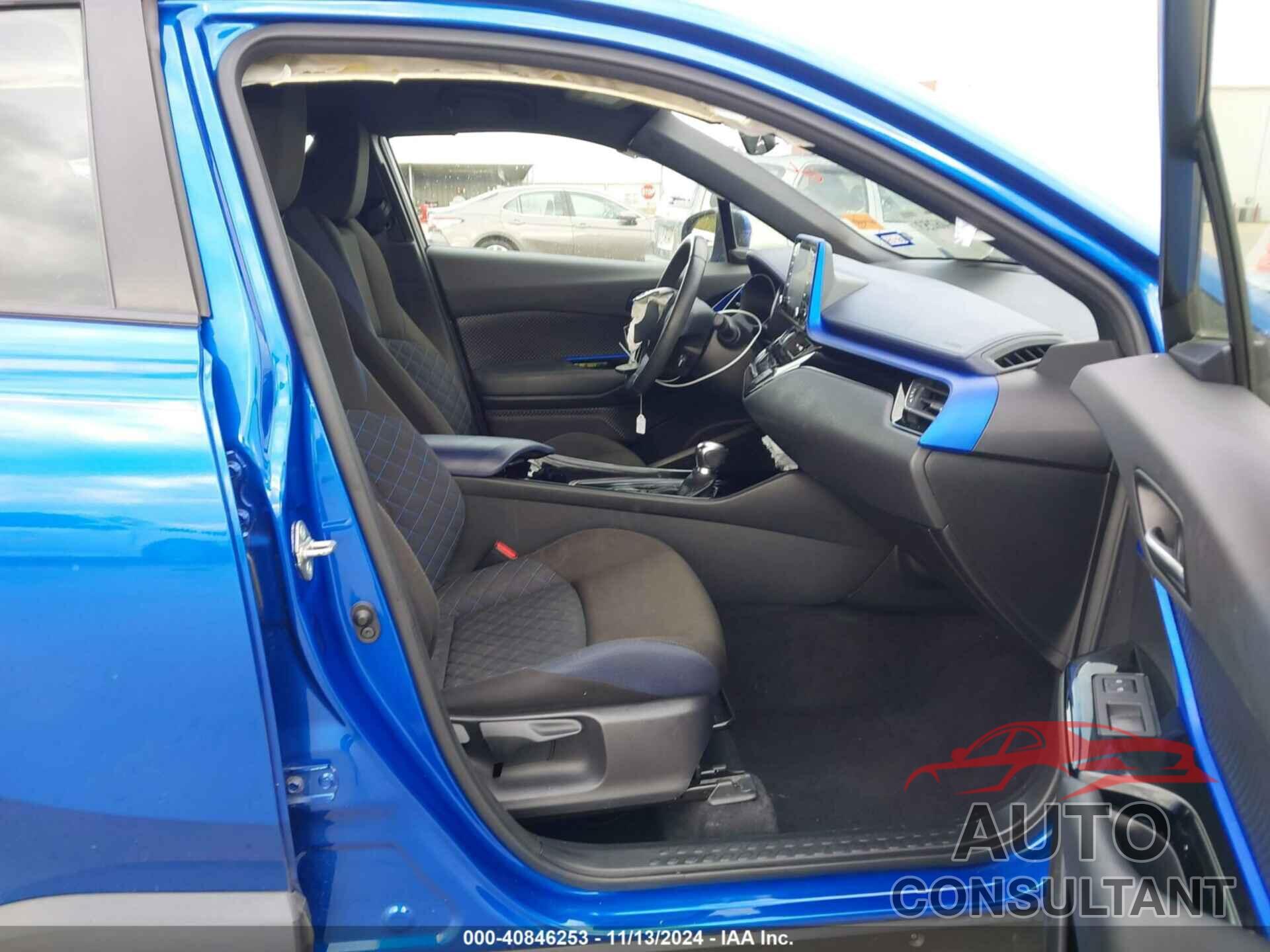 TOYOTA C-HR 2021 - JTNKHMBX2M1116993