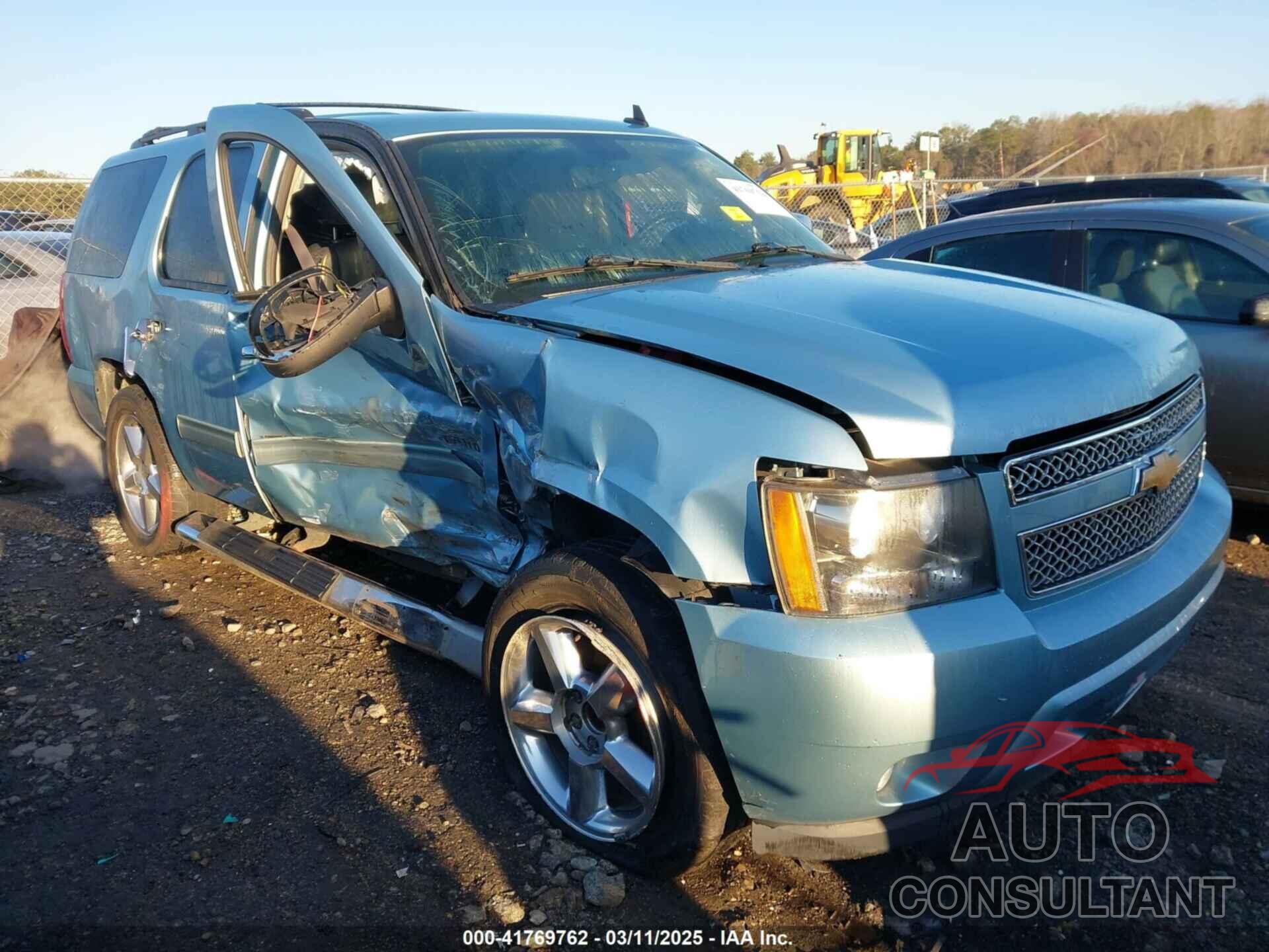 CHEVROLET TAHOE 2011 - 1GNSCAE01BR336311