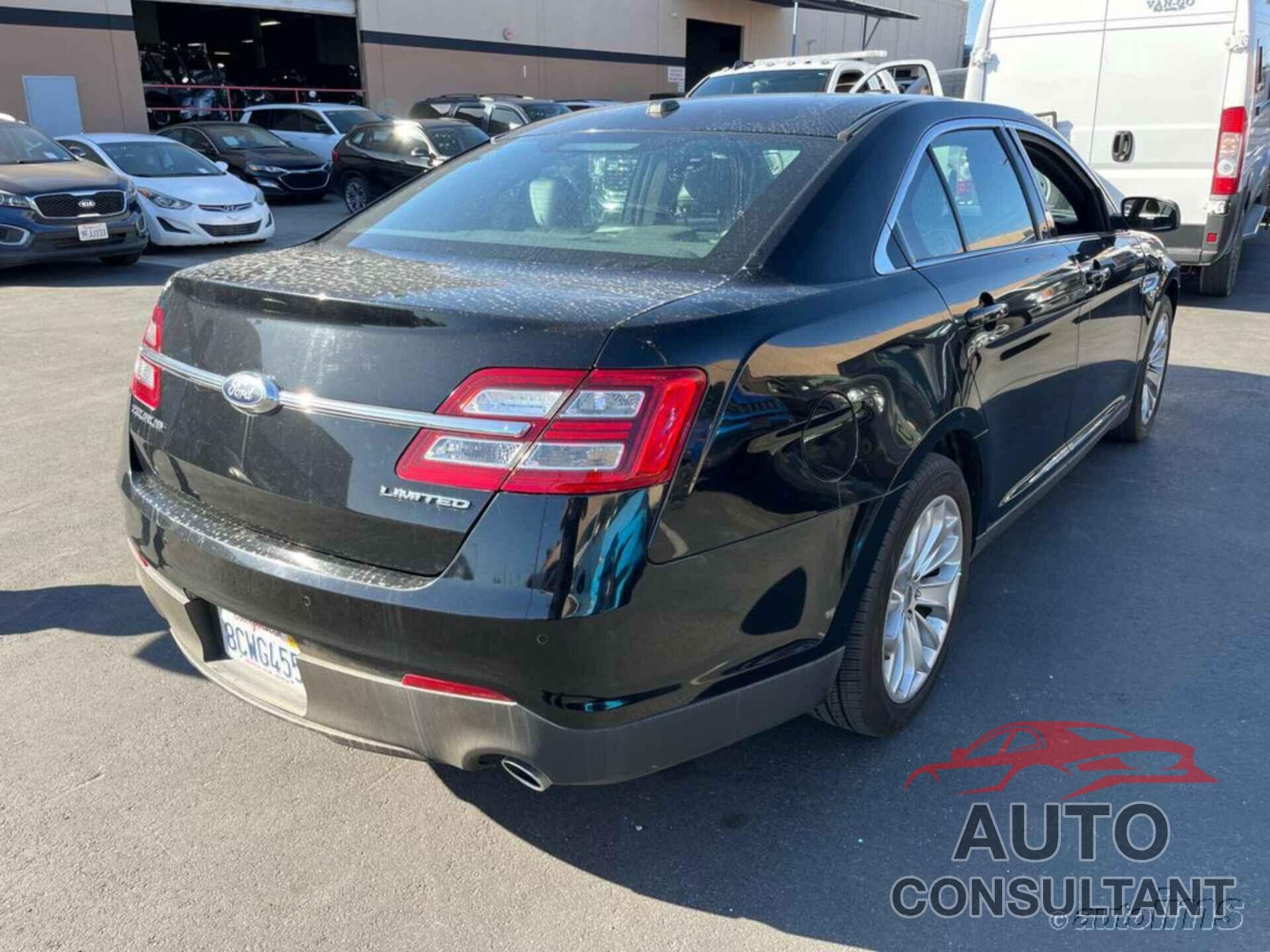FORD TAURUS 2018 - 1FAHP2F80JG112836