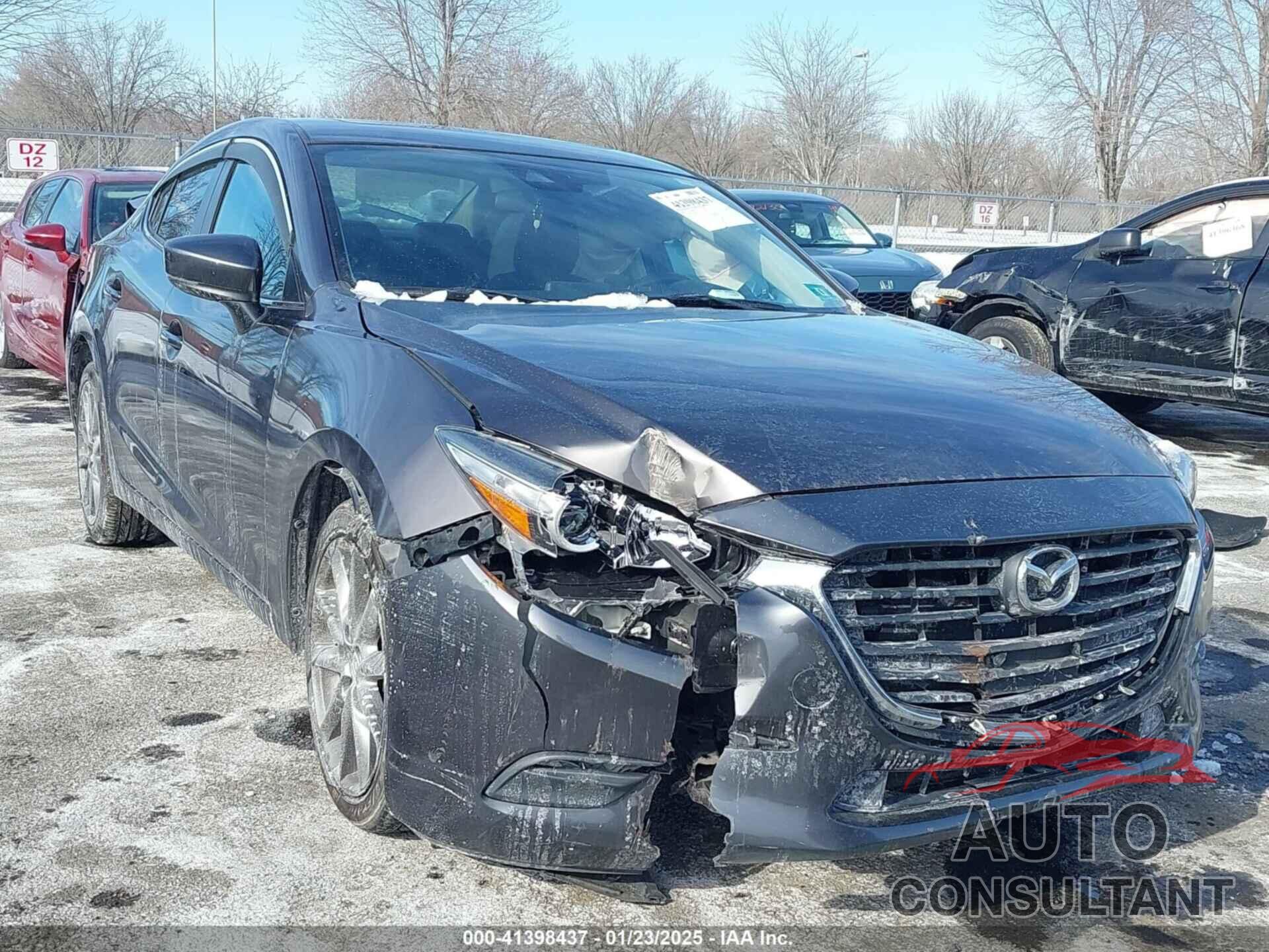 MAZDA MAZDA3 2018 - 3MZBN1V38JM233221
