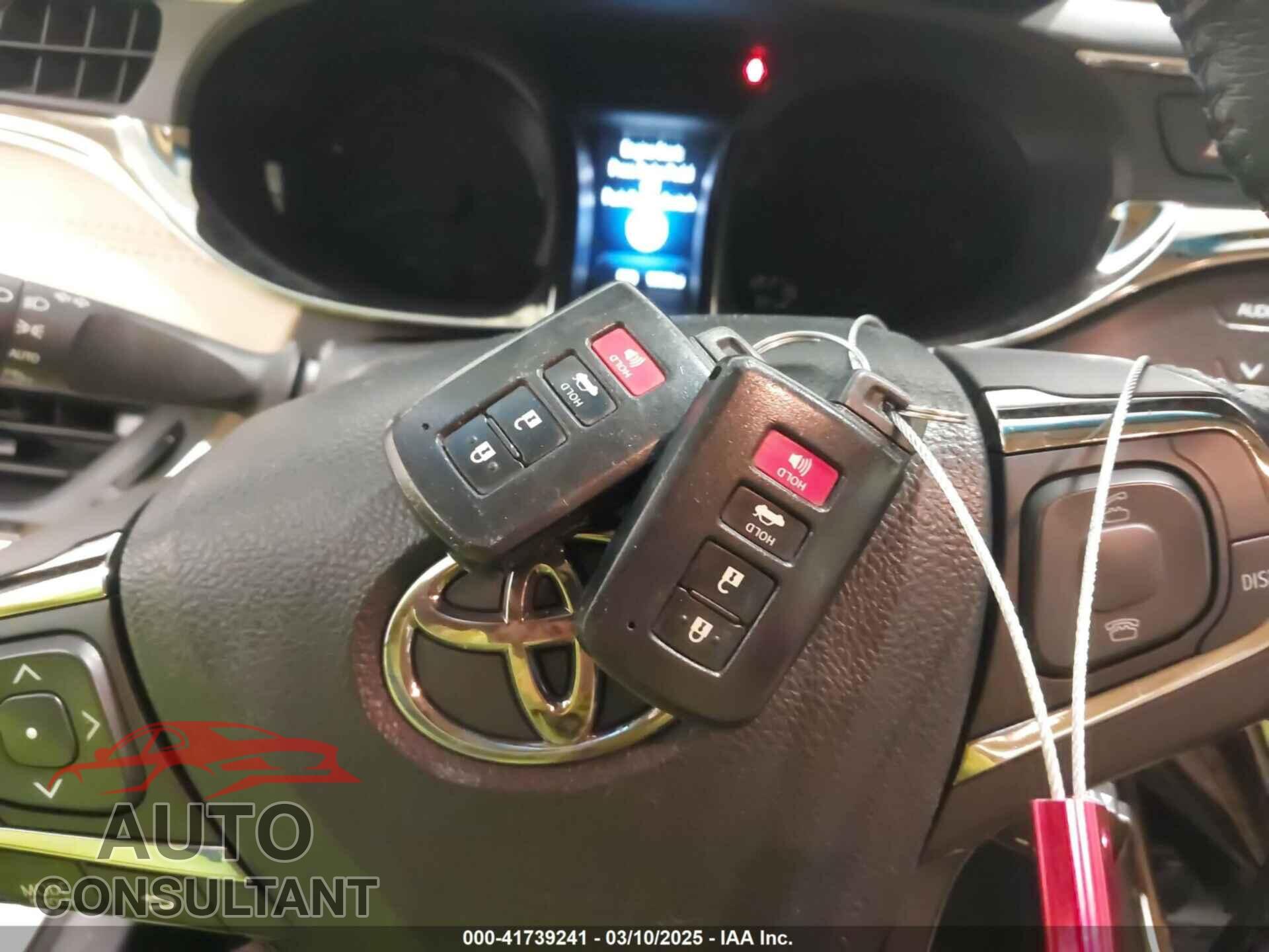 TOYOTA AVALON 2013 - 4T1BK1EB0DU037238