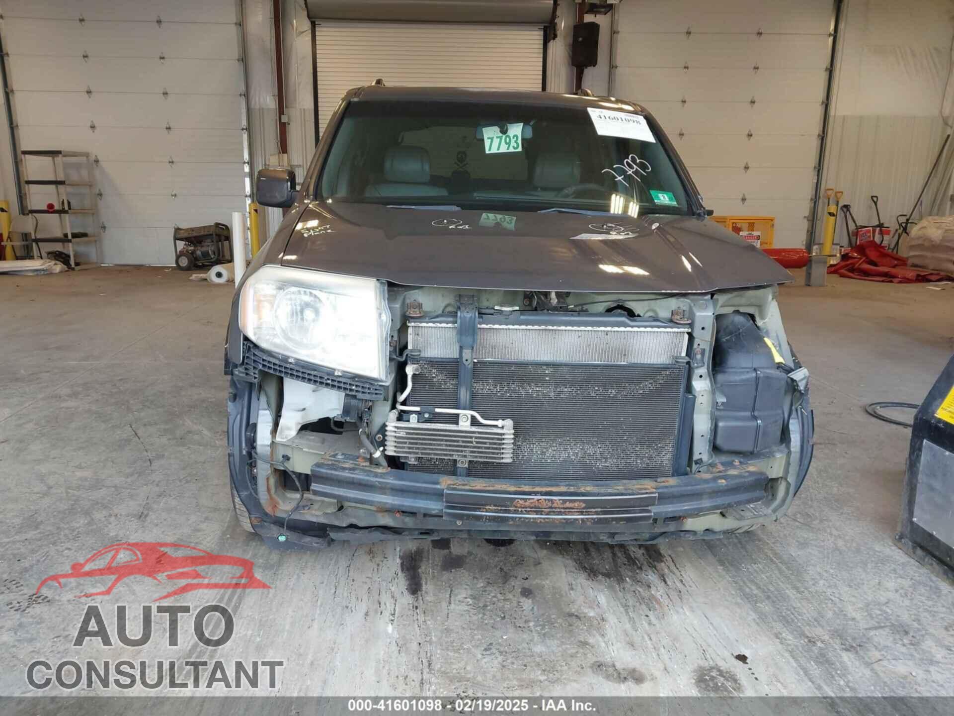 HONDA PILOT 2011 - 5FNYF4H65BB024672