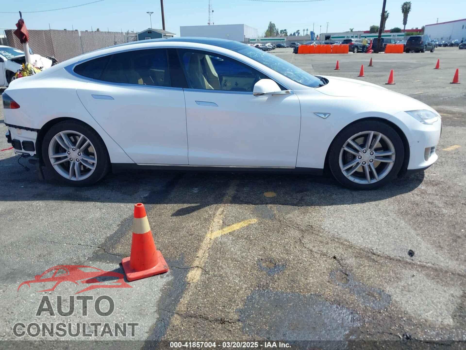 TESLA MODEL S 2015 - 5YJSA1E22FF114484
