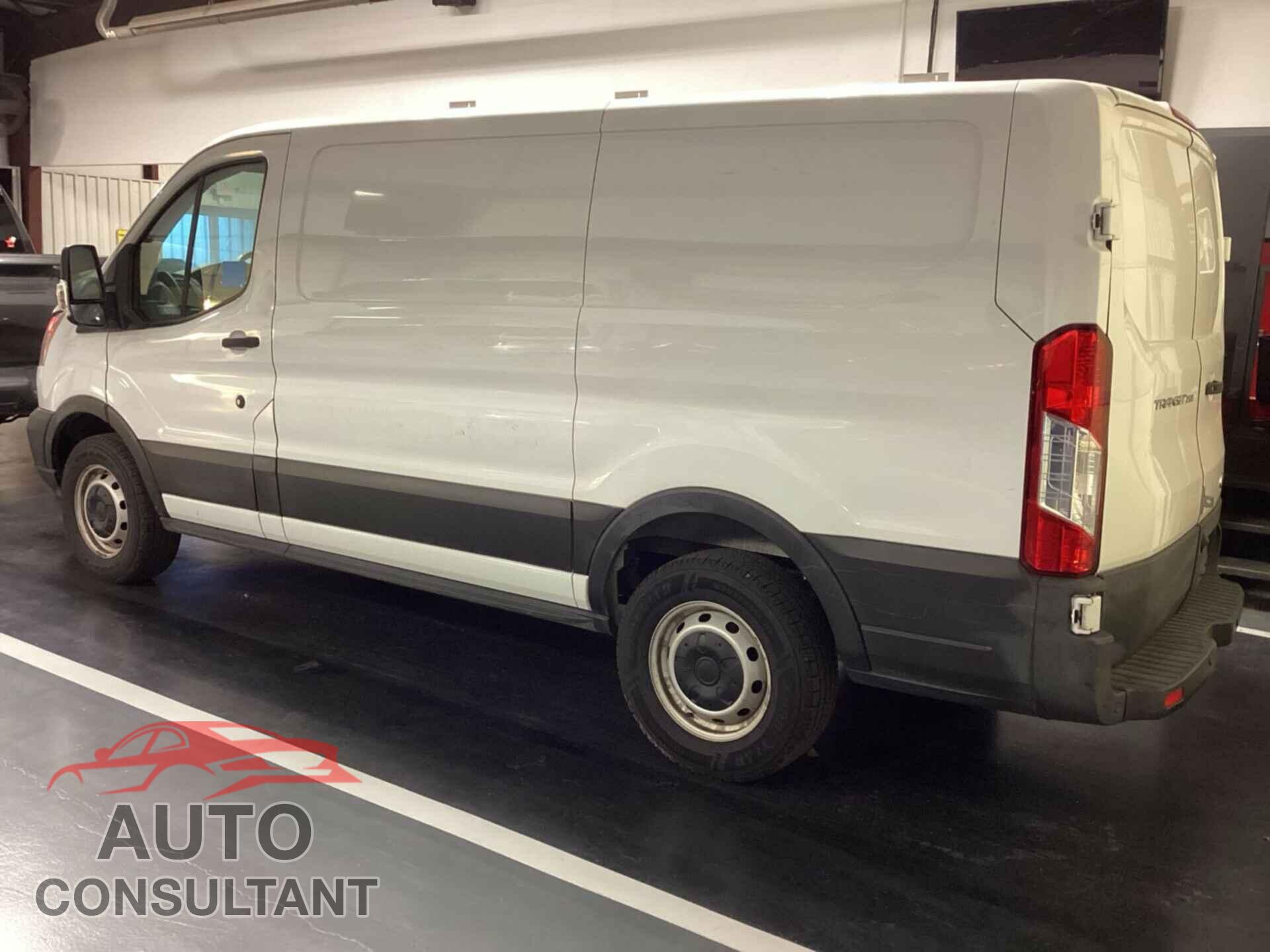 FORD TRANSIT-250 2019 - 1FTYR1YM3KKA24760