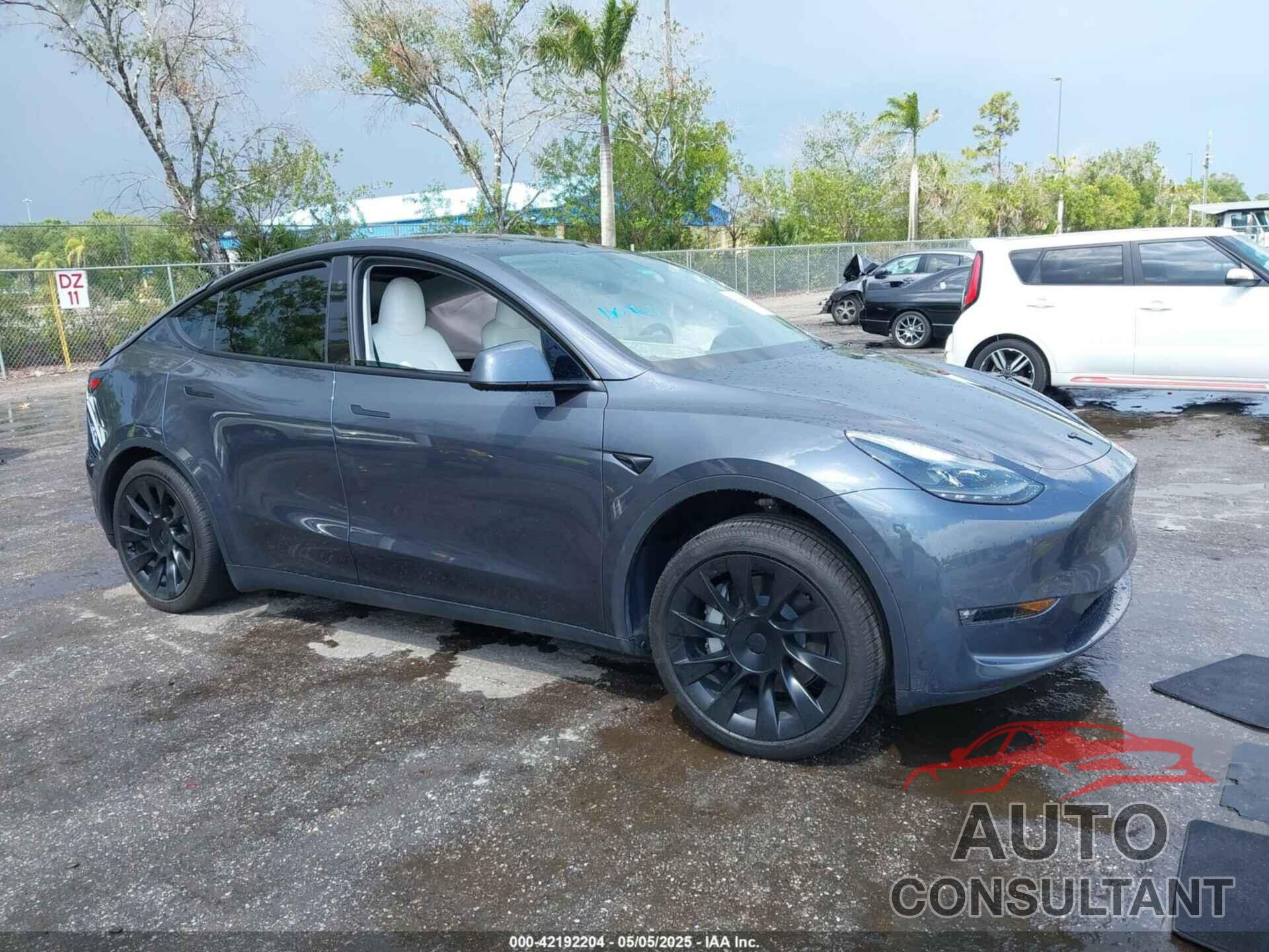 TESLA MODEL Y 2023 - 7SAYGDED0PF947510