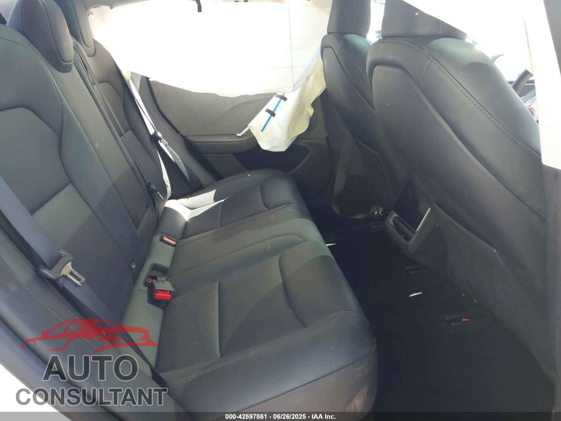 TESLA MODEL 3 2024 - 5YJ3E1EA3RF871902
