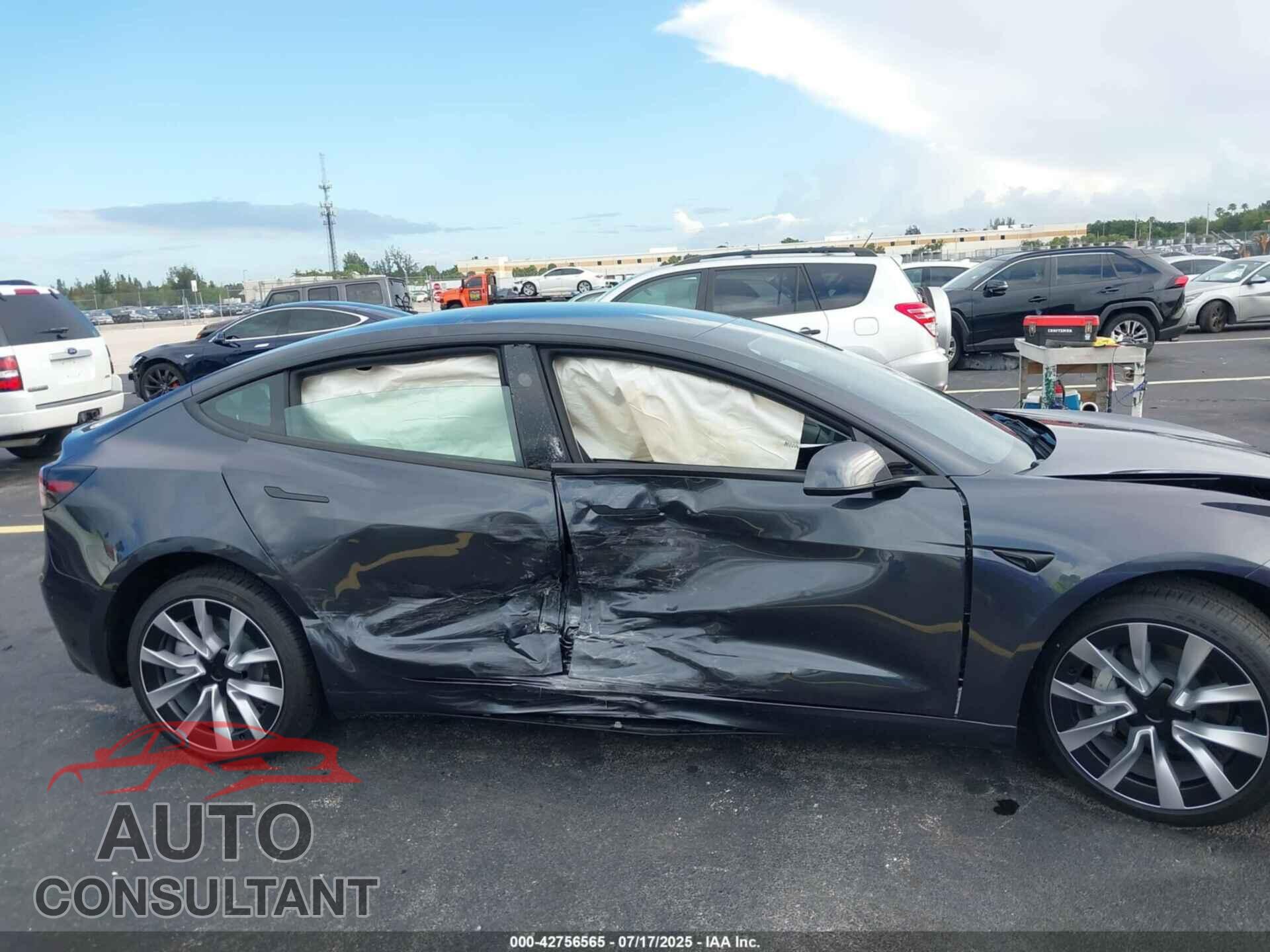 TESLA MODEL 3 2025 - 5YJ3E1EA9SF972724