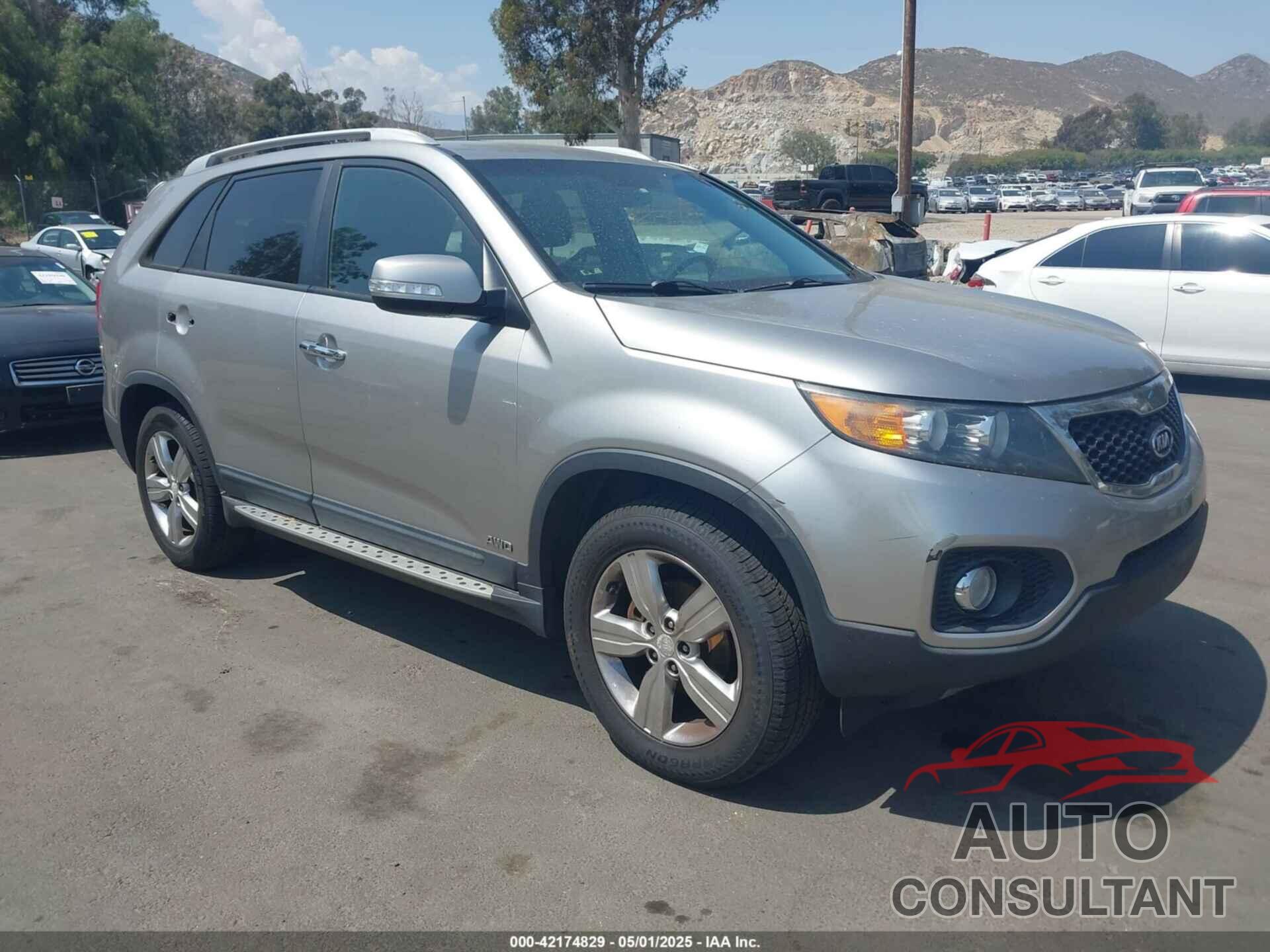 KIA SORENTO 2013 - 5XYKUDA65DG352577
