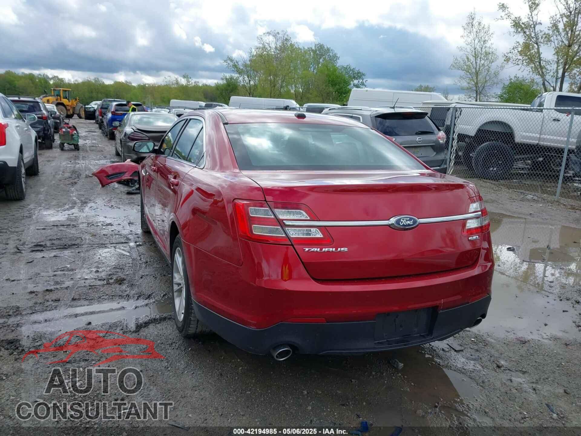 FORD TAURUS 2018 - 1FAHP2E85JG124997