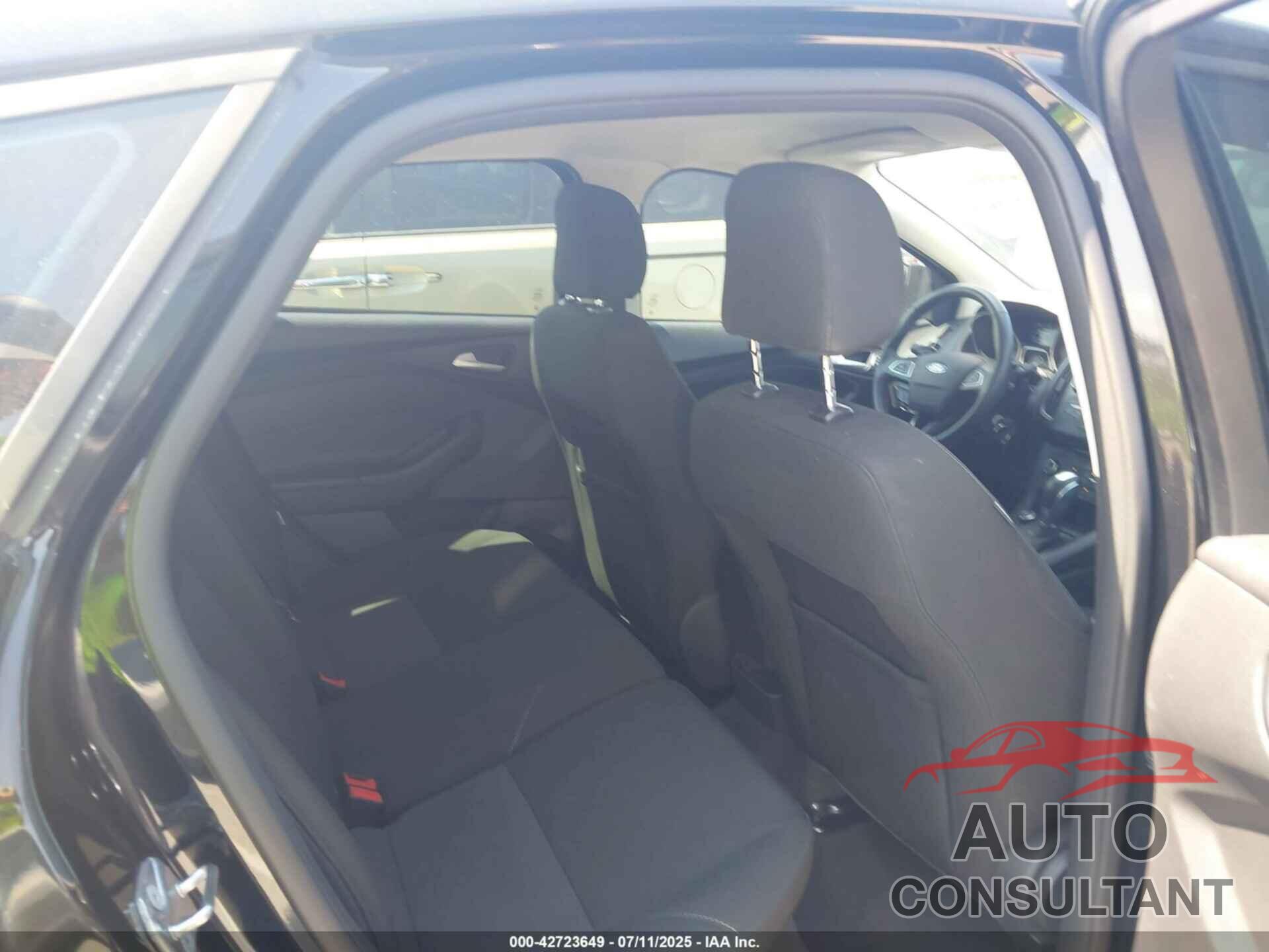 FORD FOCUS 2015 - 1FADP3K23FL210621