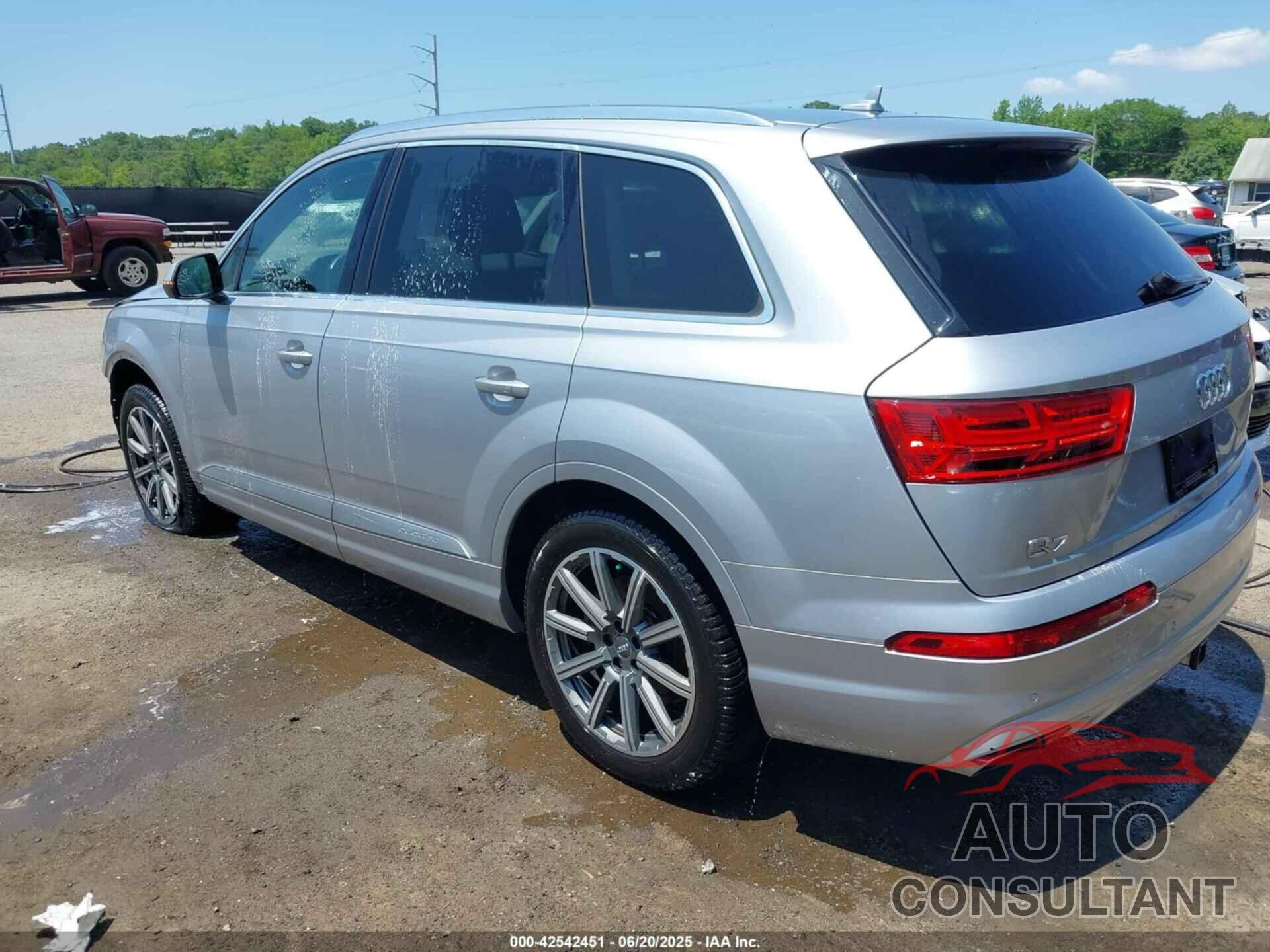 AUDI Q7 2018 - WA1LHAF74JD015170