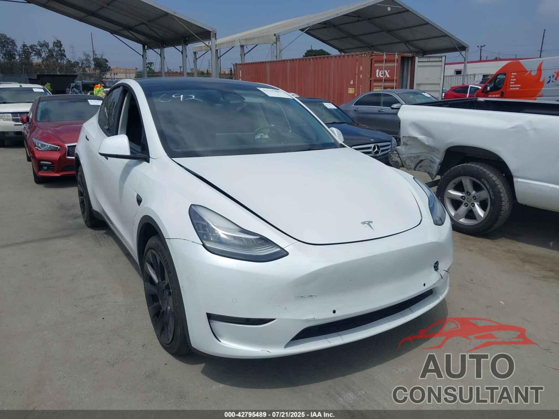 TESLA MODEL Y 2021 - 5YJYGDEE4MF245529