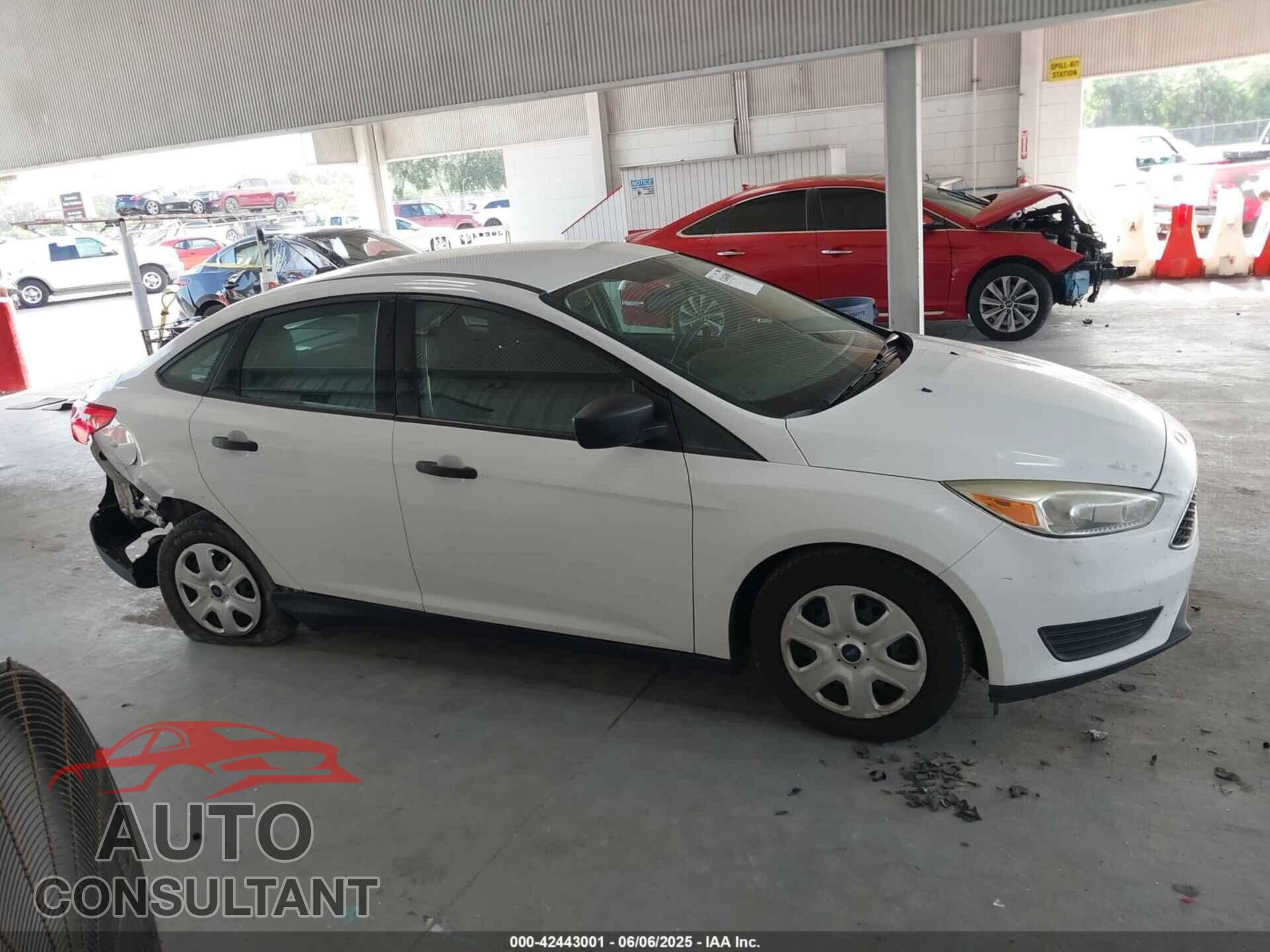 FORD FOCUS 2017 - 1FADP3E20HL327328