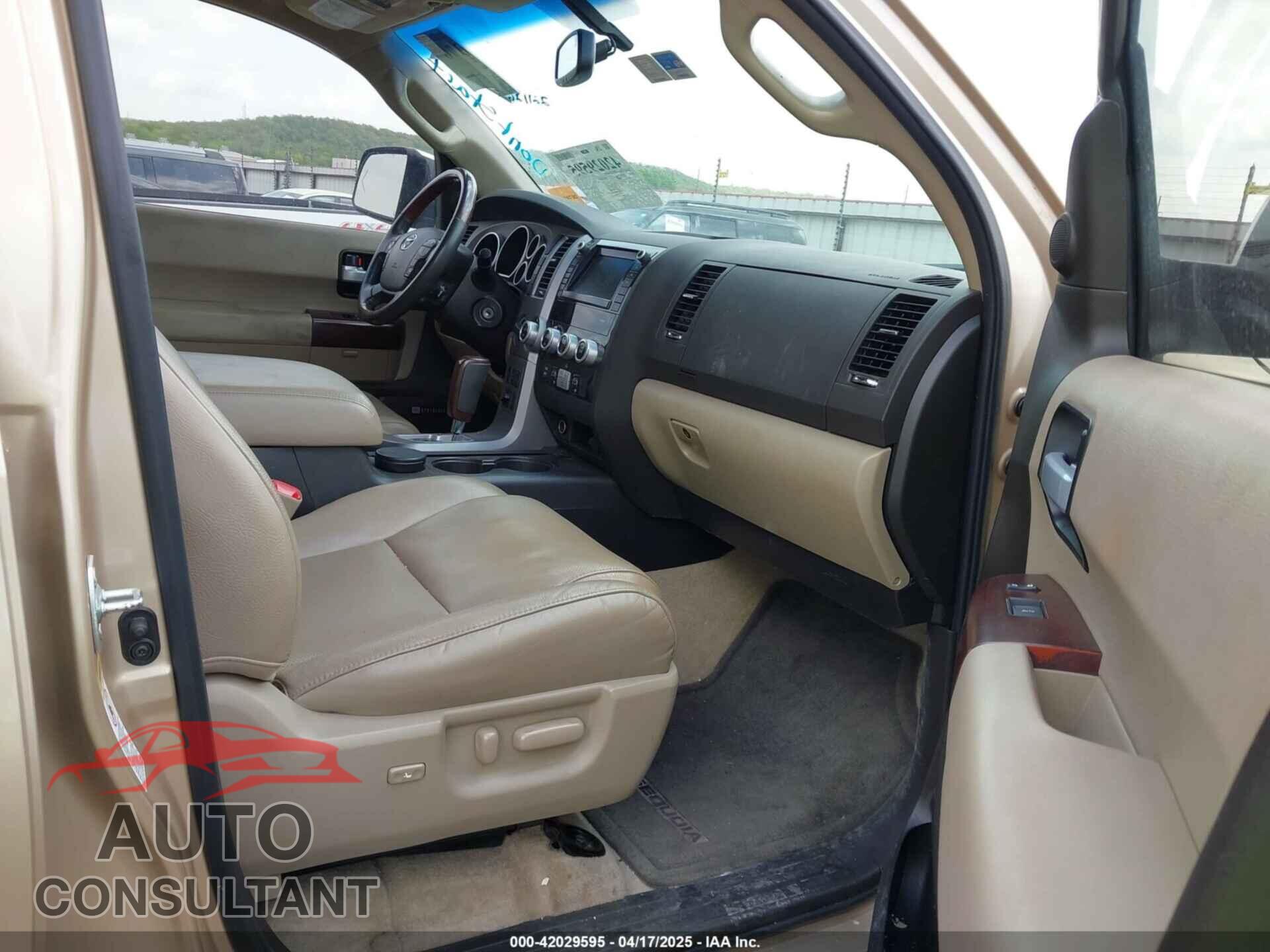 TOYOTA SEQUOIA 2011 - 5TDDW5G18BS042816