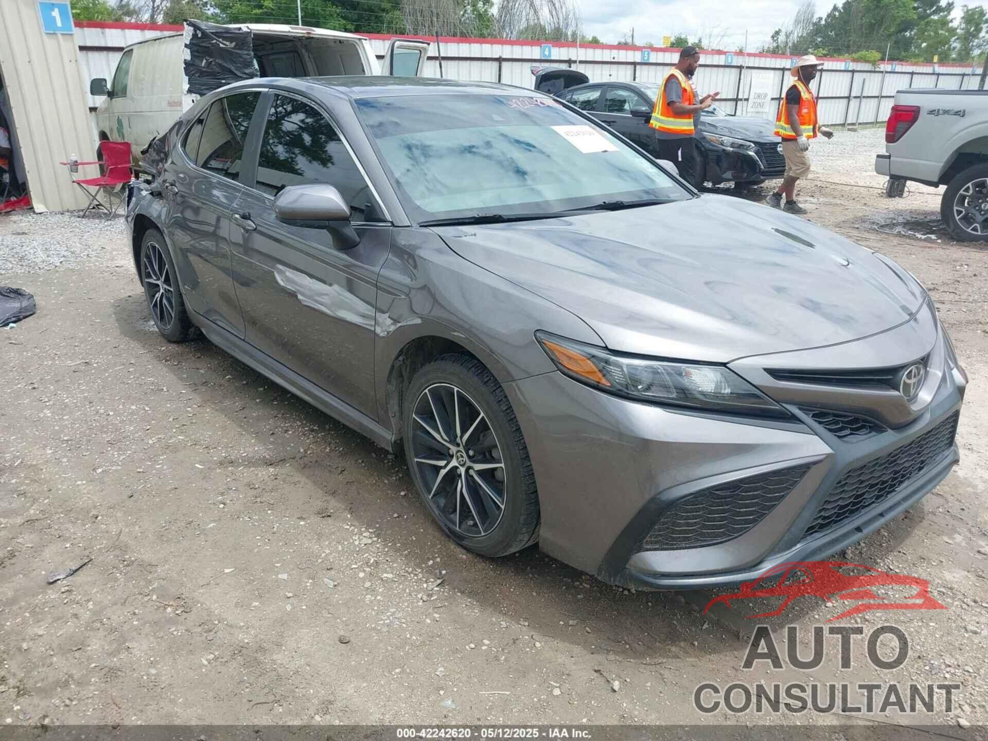 TOYOTA CAMRY 2021 - 4T1G11AK1MU570911