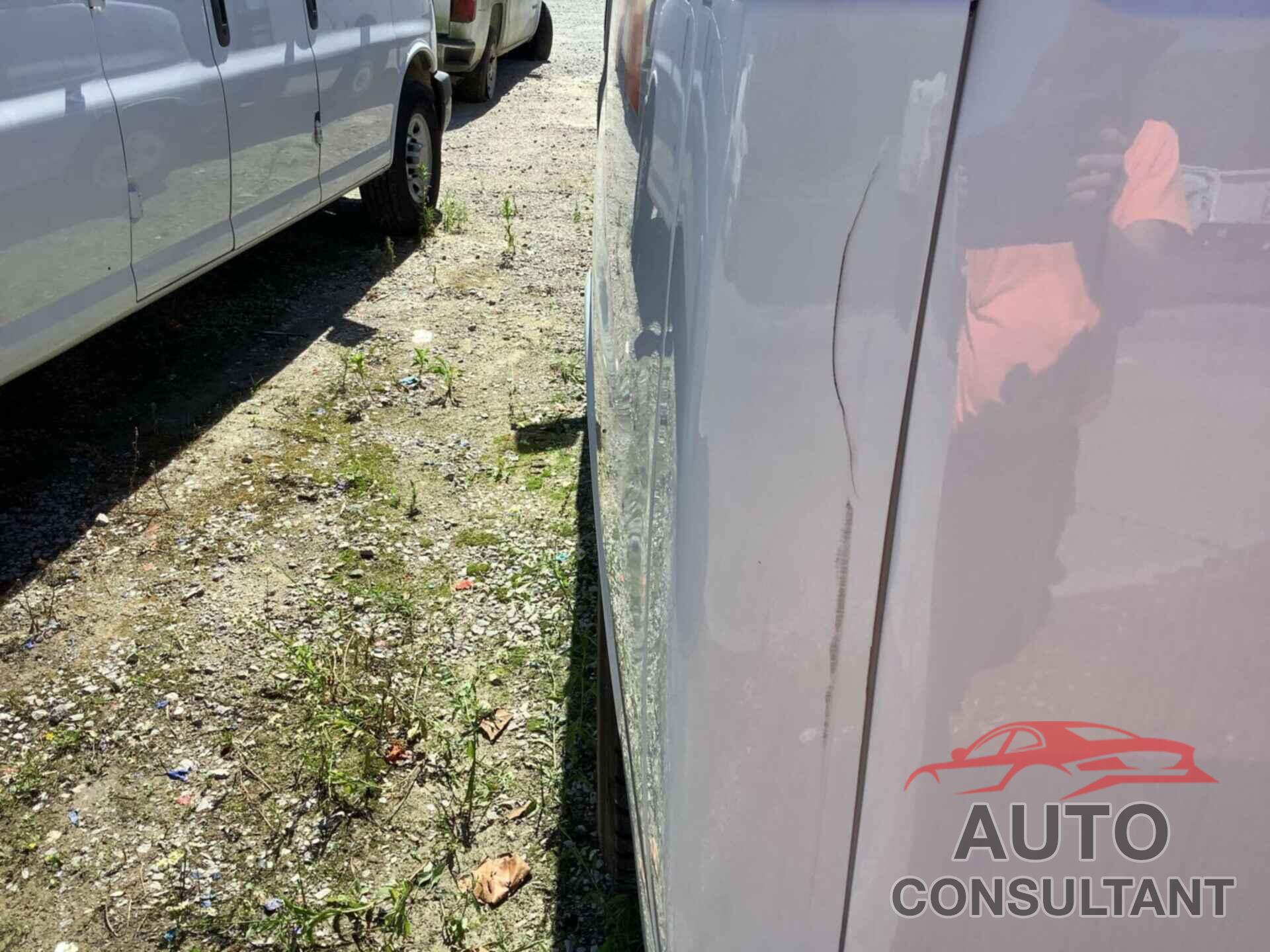 CHEVROLET EXPRESS G2500 2017 - 1GCWGAF19H1179673
