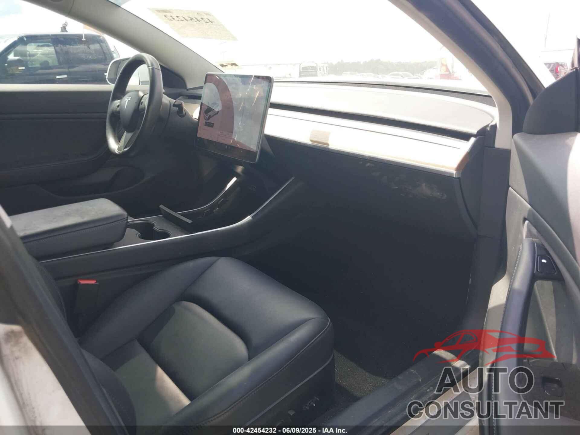 TESLA MODEL 3 2018 - 5YJ3E1EB0JF093846