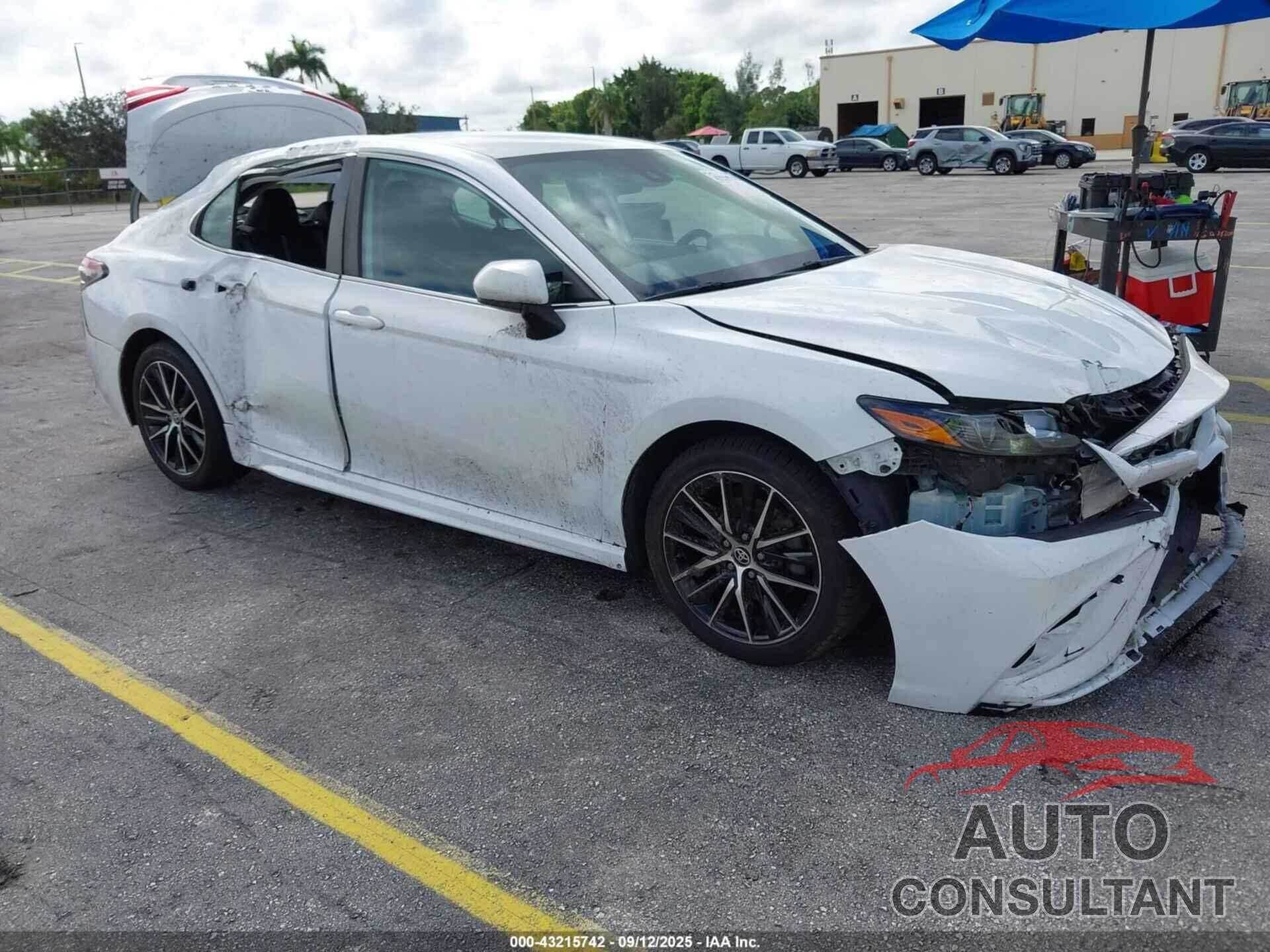 TOYOTA CAMRY 2021 - 4T1G11AK8MU439362