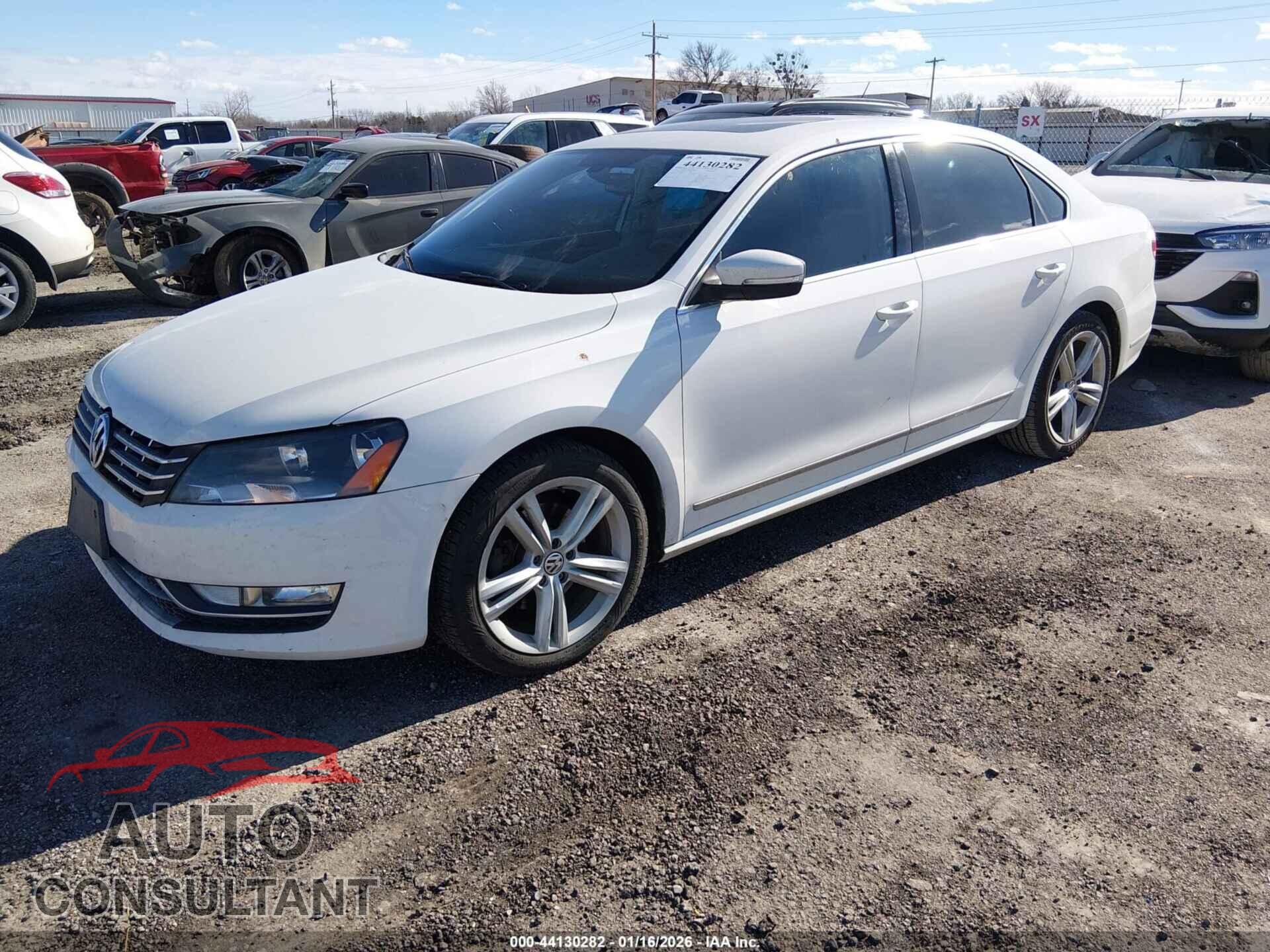 VOLKSWAGEN PASSAT 2013 - 1VWCN7A34DC111412