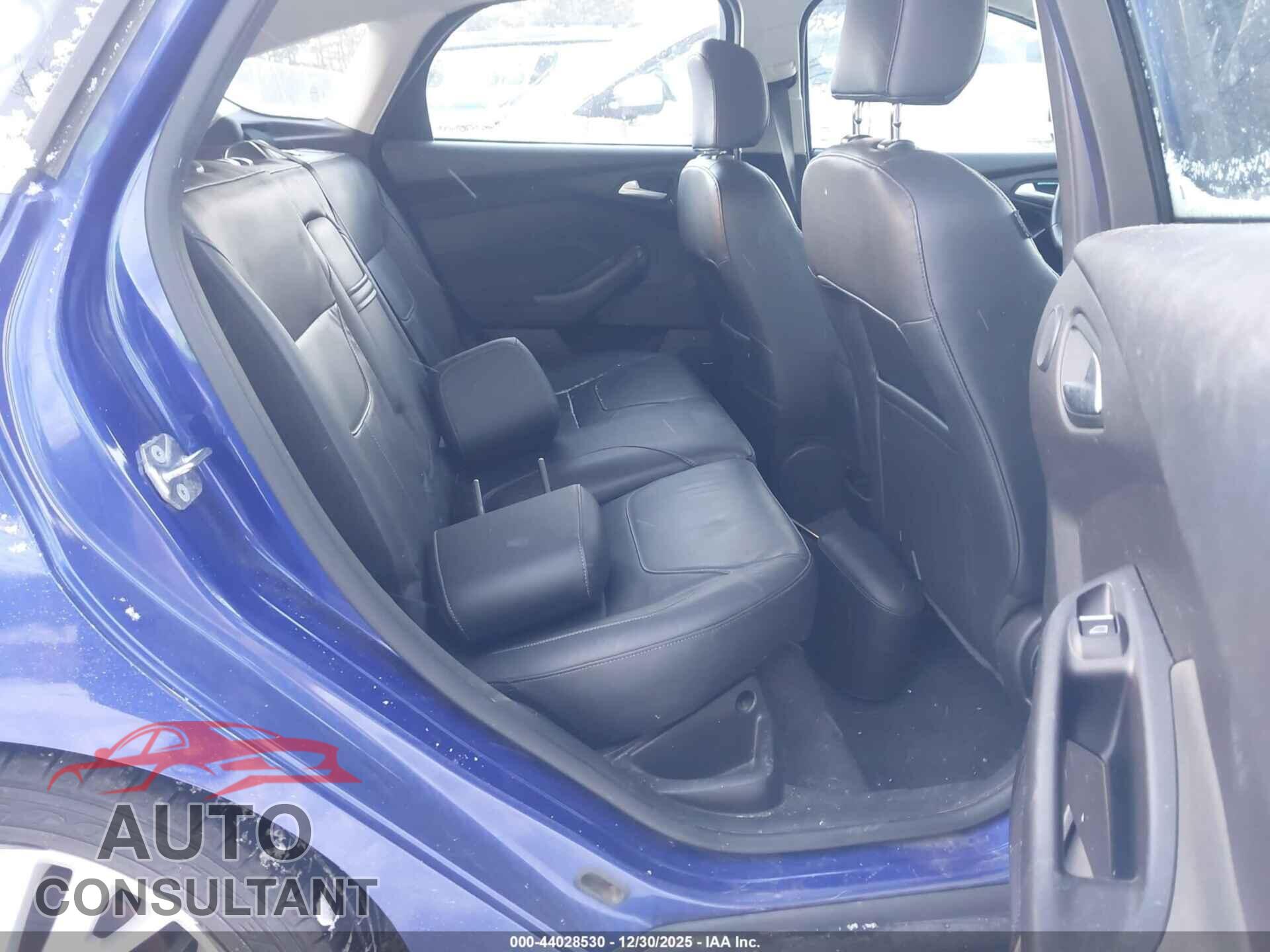 FORD FOCUS 2015 - 1FADP3N24FL247656