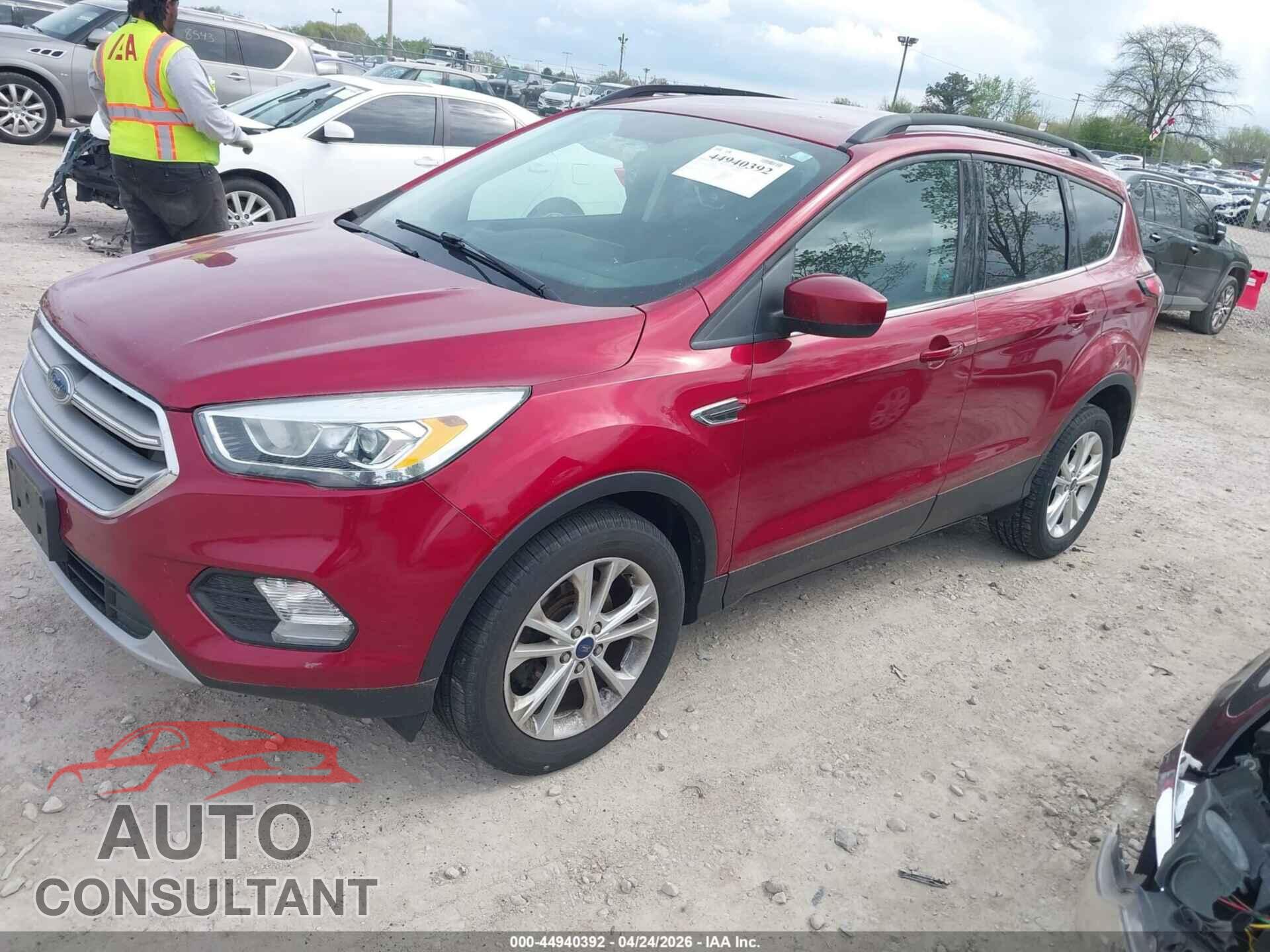 FORD ESCAPE 2017 - 1FMCU0GD7HUC08032