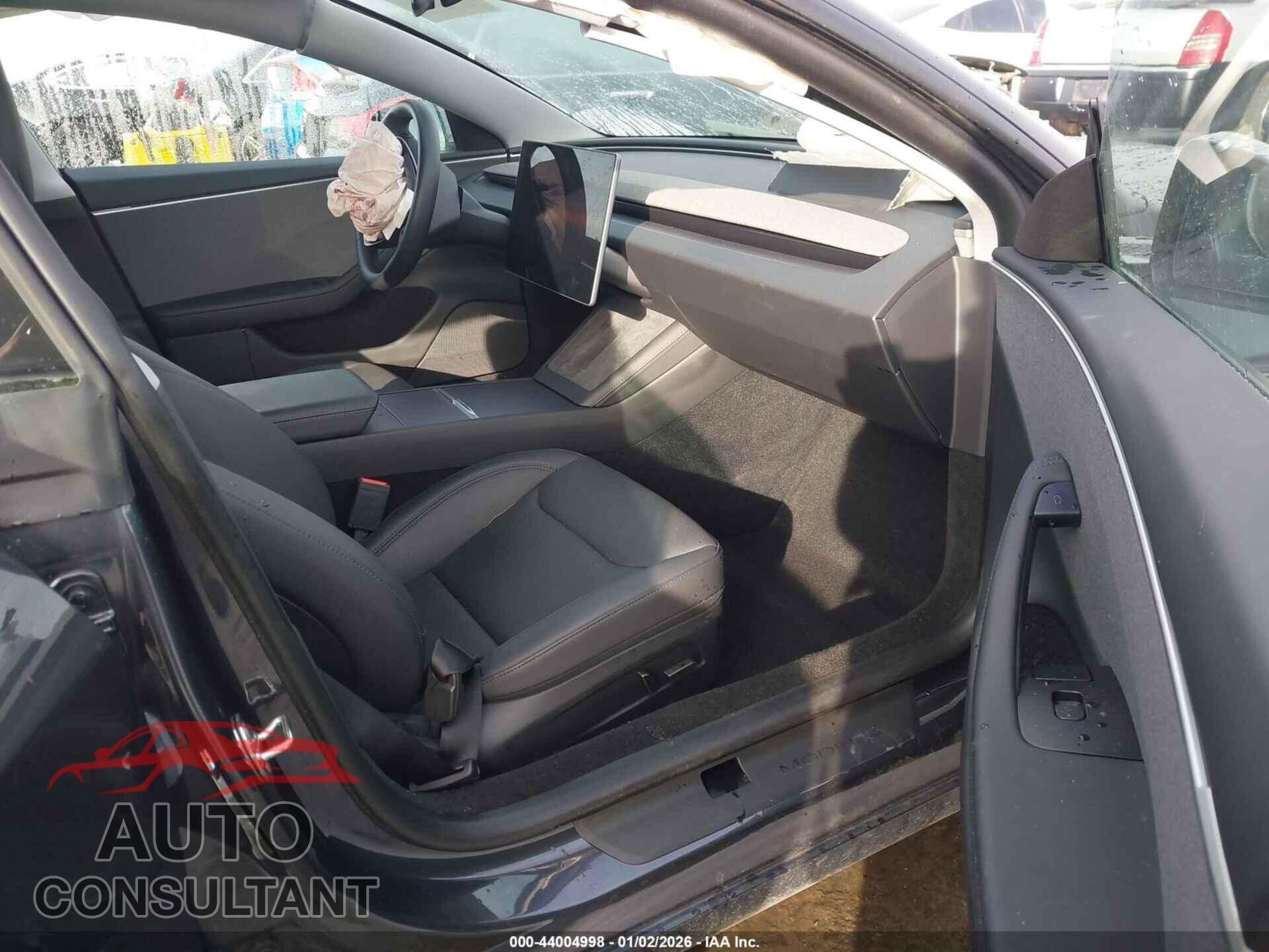 TESLA MODEL 3 2024 - 5YJ3E1EA5RF742933