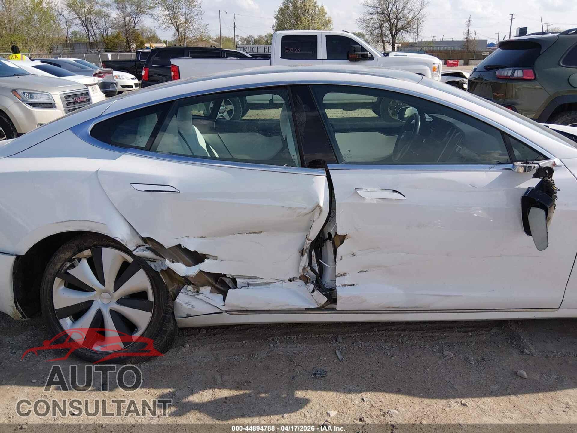 TESLA MODEL S 2021 - 5YJSA1E24MF424729