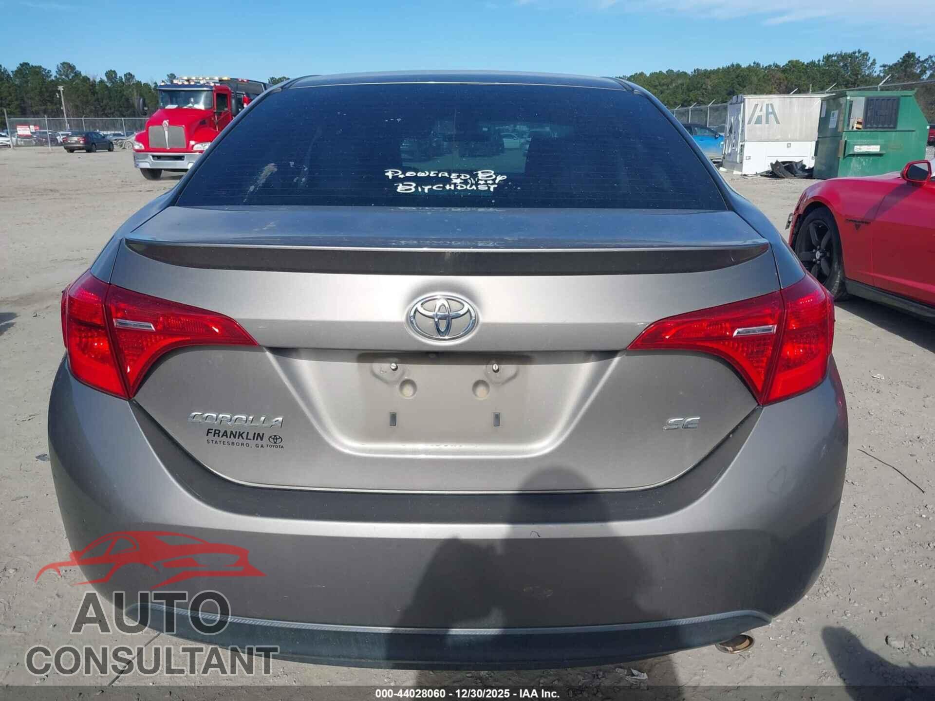 TOYOTA COROLLA 2018 - 5YFBURHE2JP830410