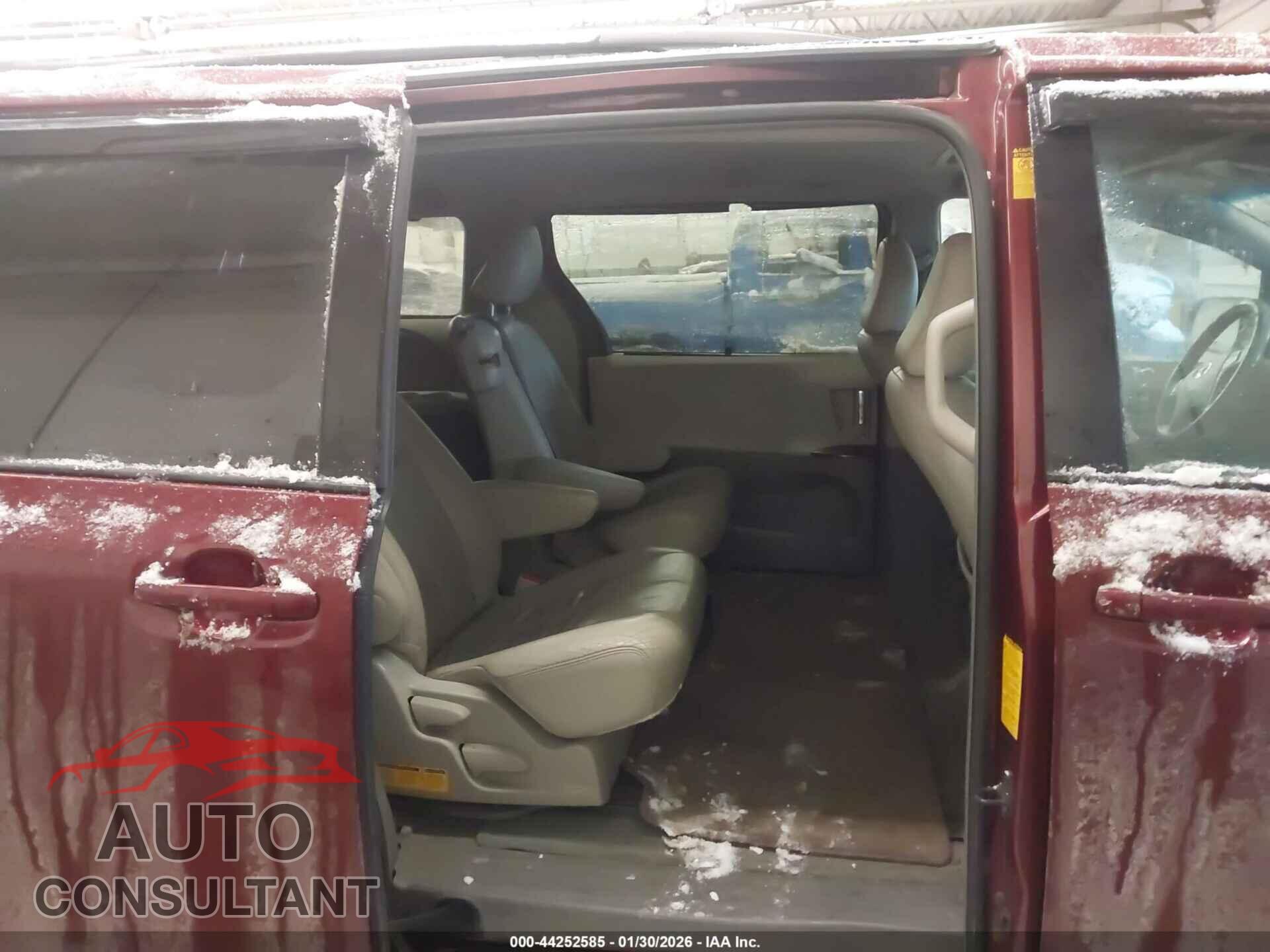 TOYOTA SIENNA 2013 - 5TDYK3DC8DS367590