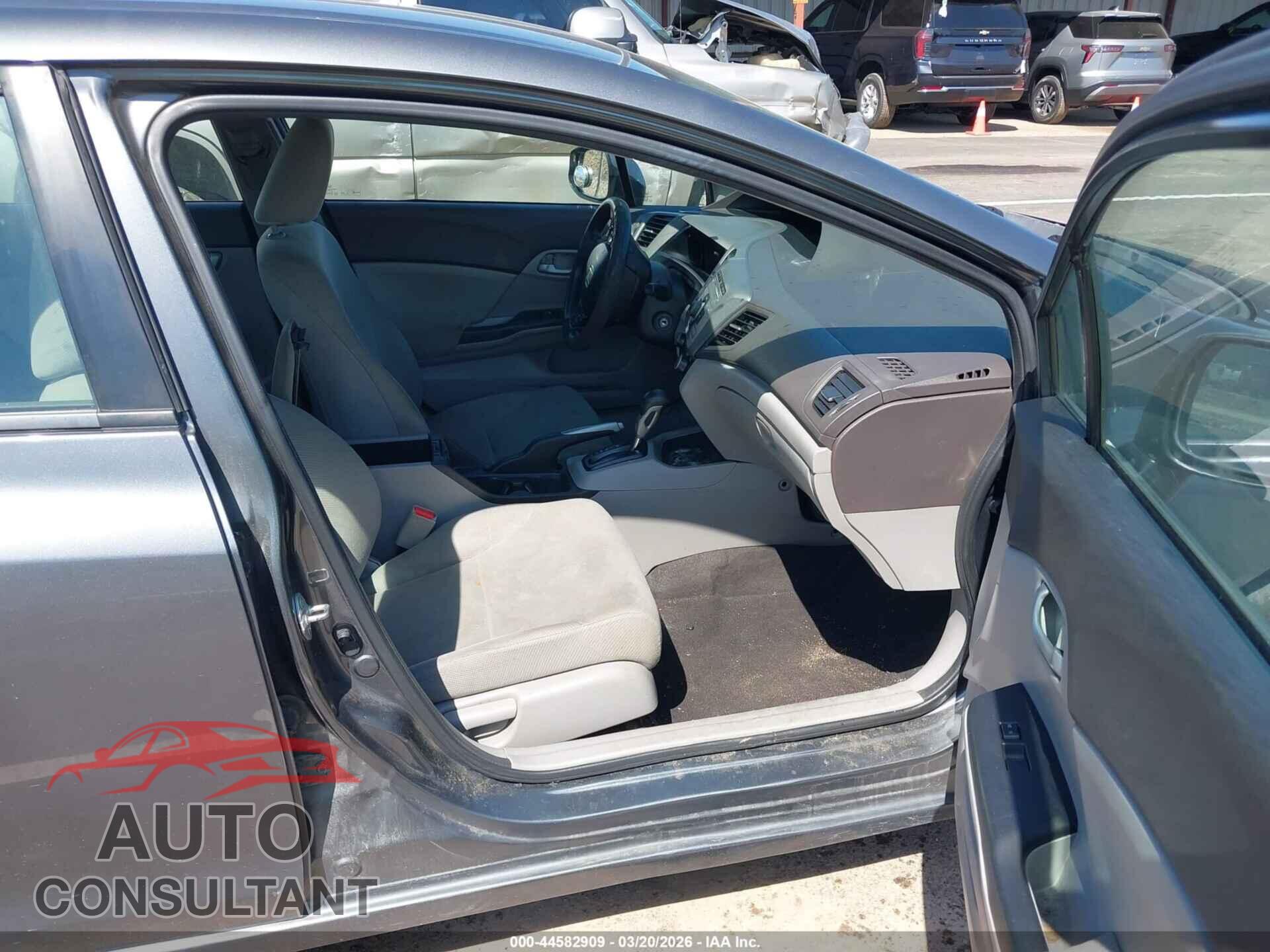 HONDA CIVIC 2012 - 2HGFB2F56CH557385