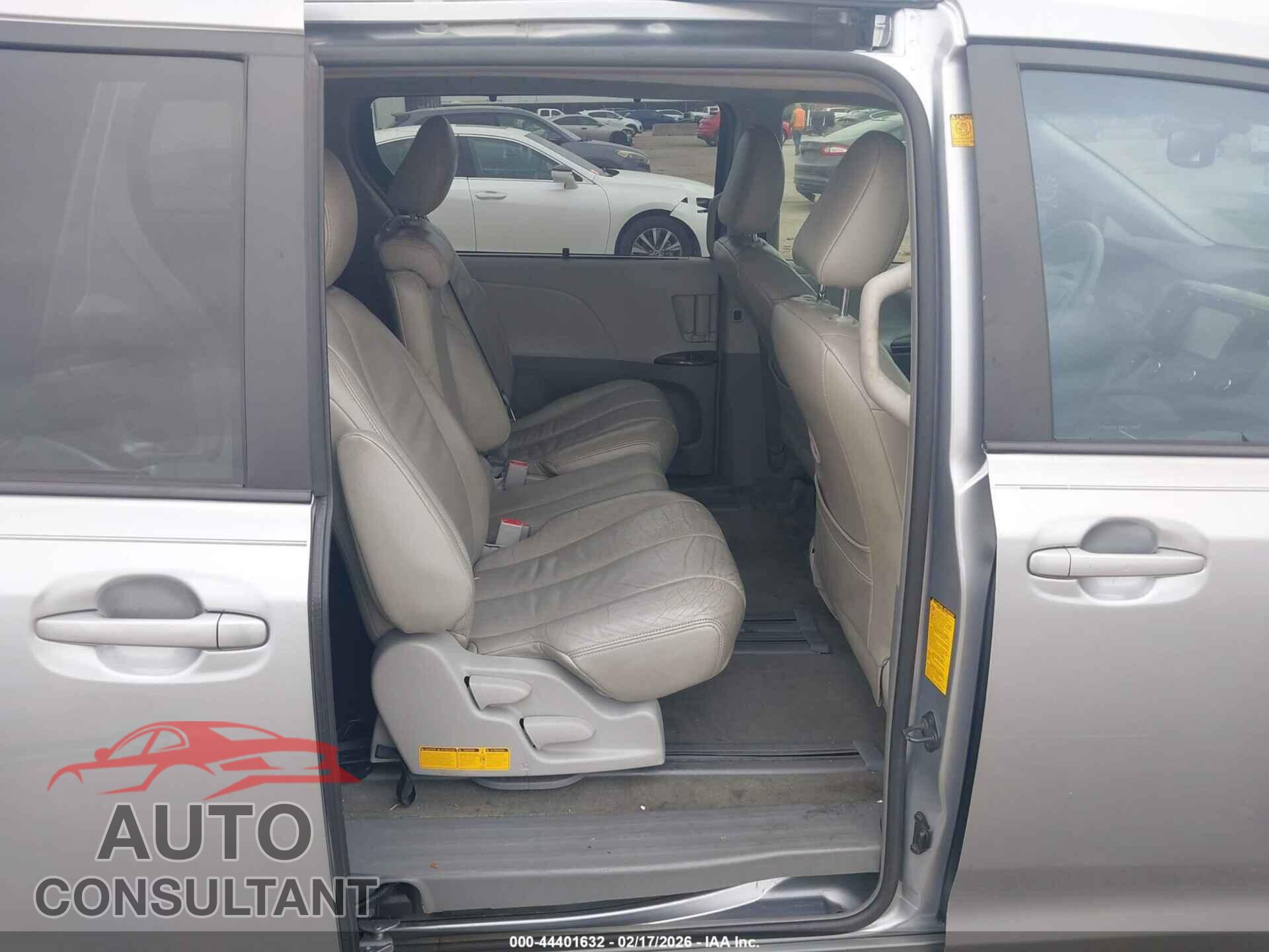 TOYOTA SIENNA 2011 - 5TDKK3DC8BS173385