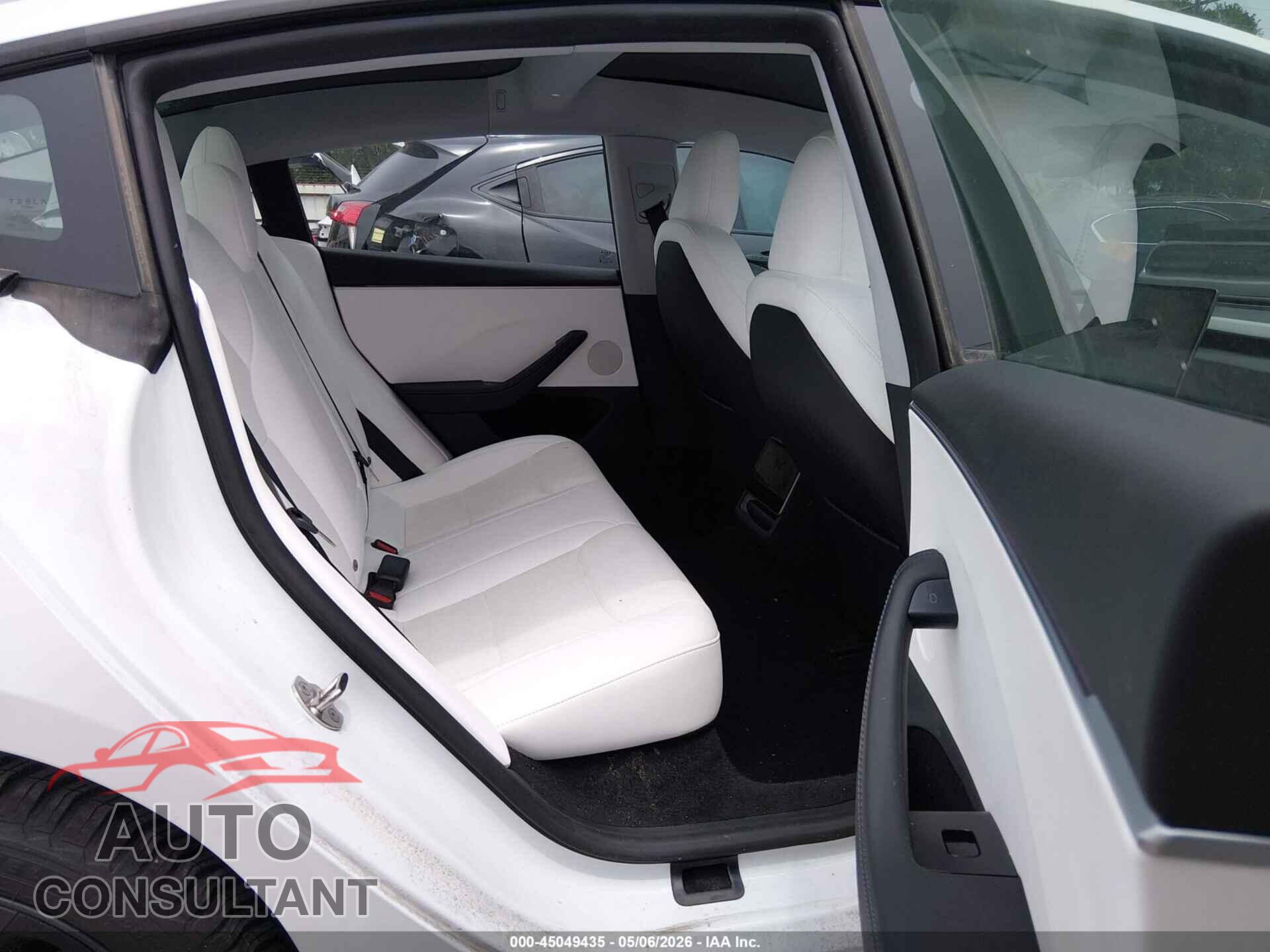 TESLA MODEL 3 2024 - 5YJ3E1EB3RF799852