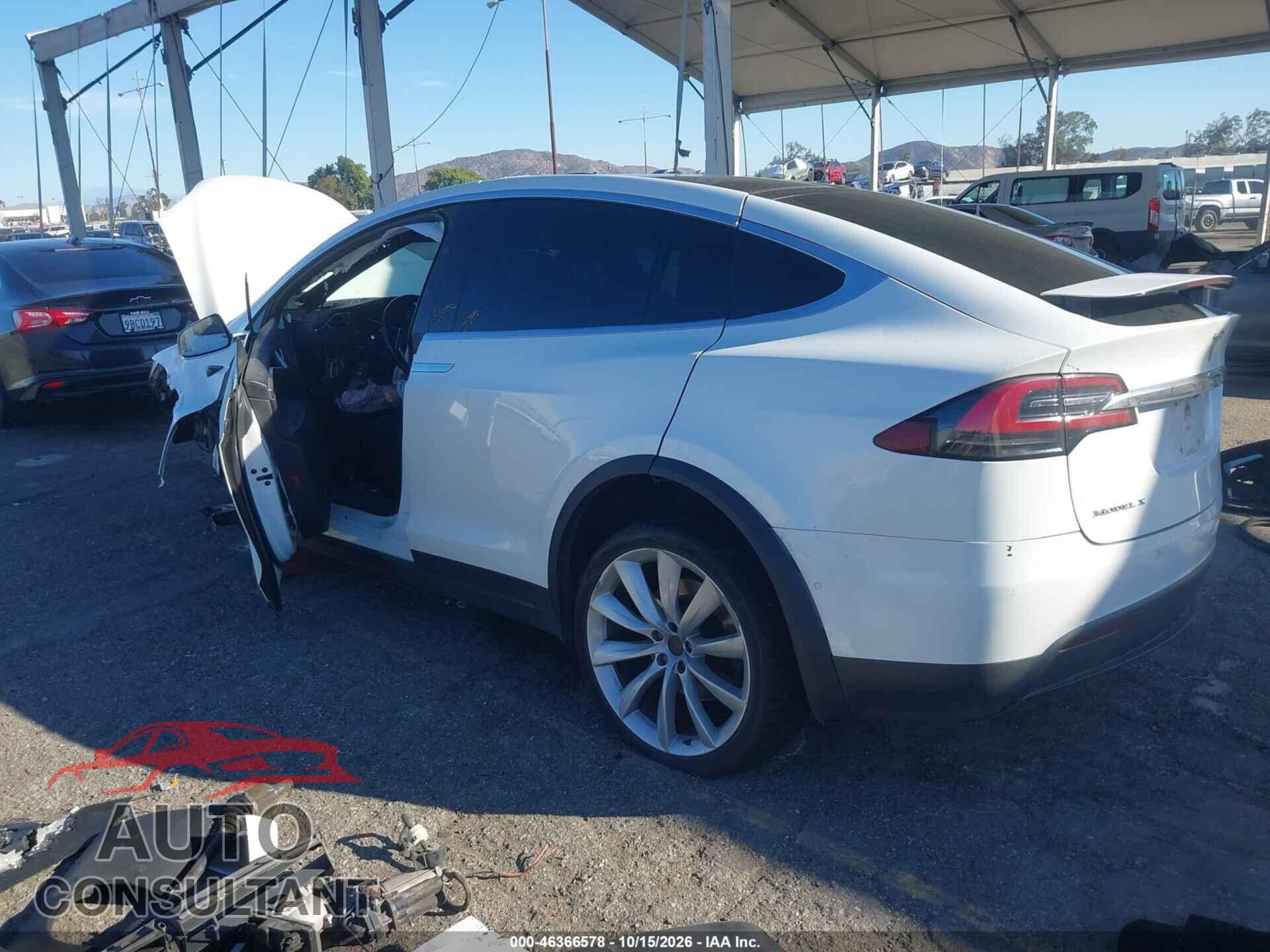 TESLA MODEL X 2018 - 5YJXCBE26JF090835