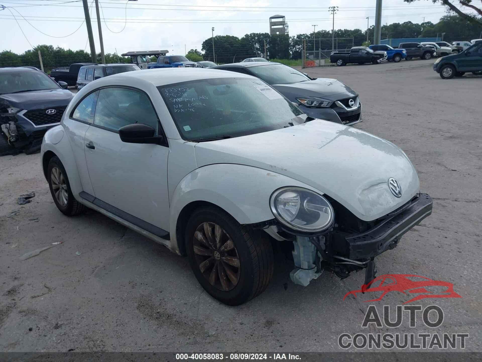 VOLKSWAGEN BEETLE 2018 - 3VWFD7AT7JM716518