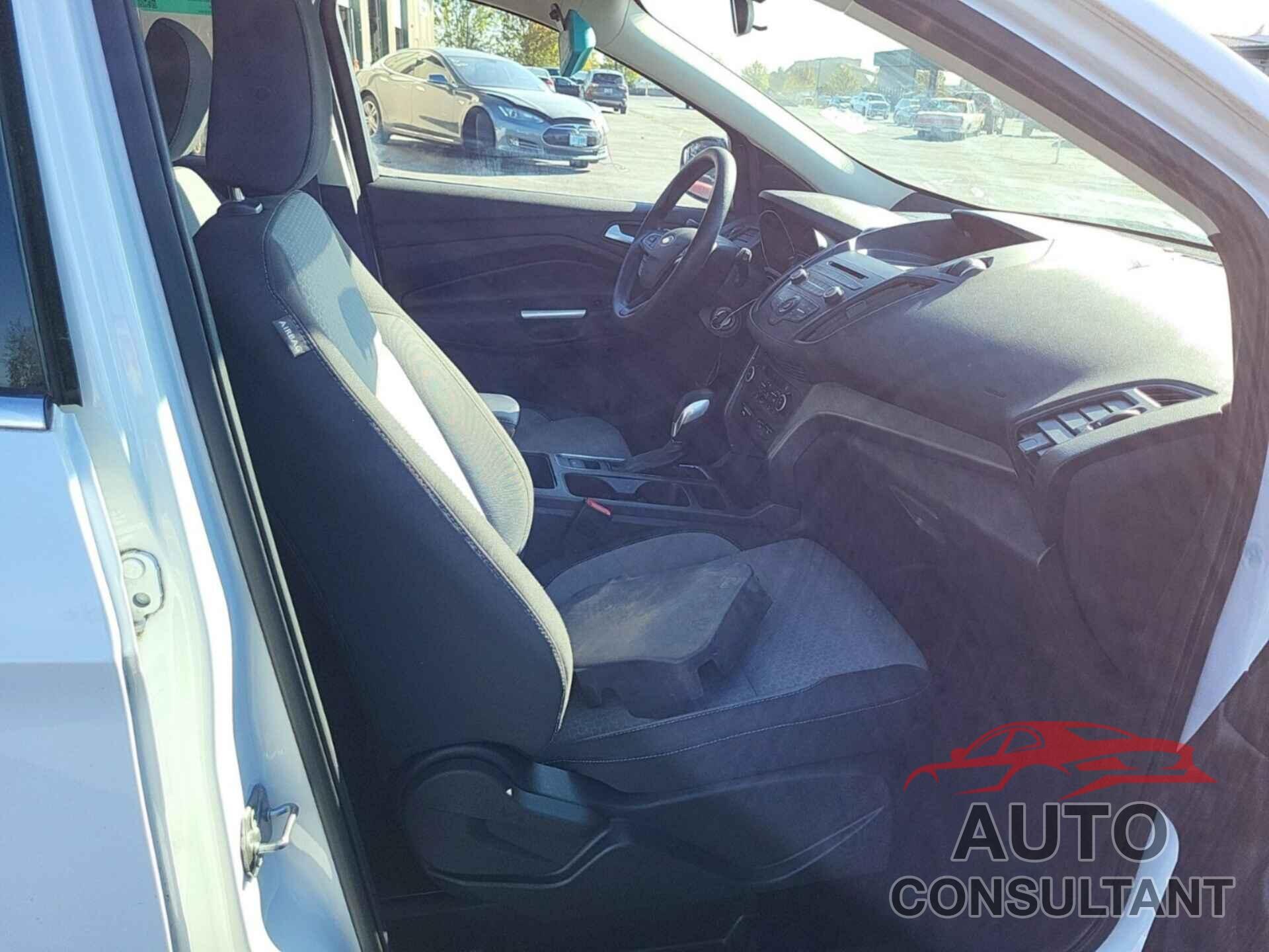 FORD ESCAPE 2018 - 1FMCU0GD1JUC63291
